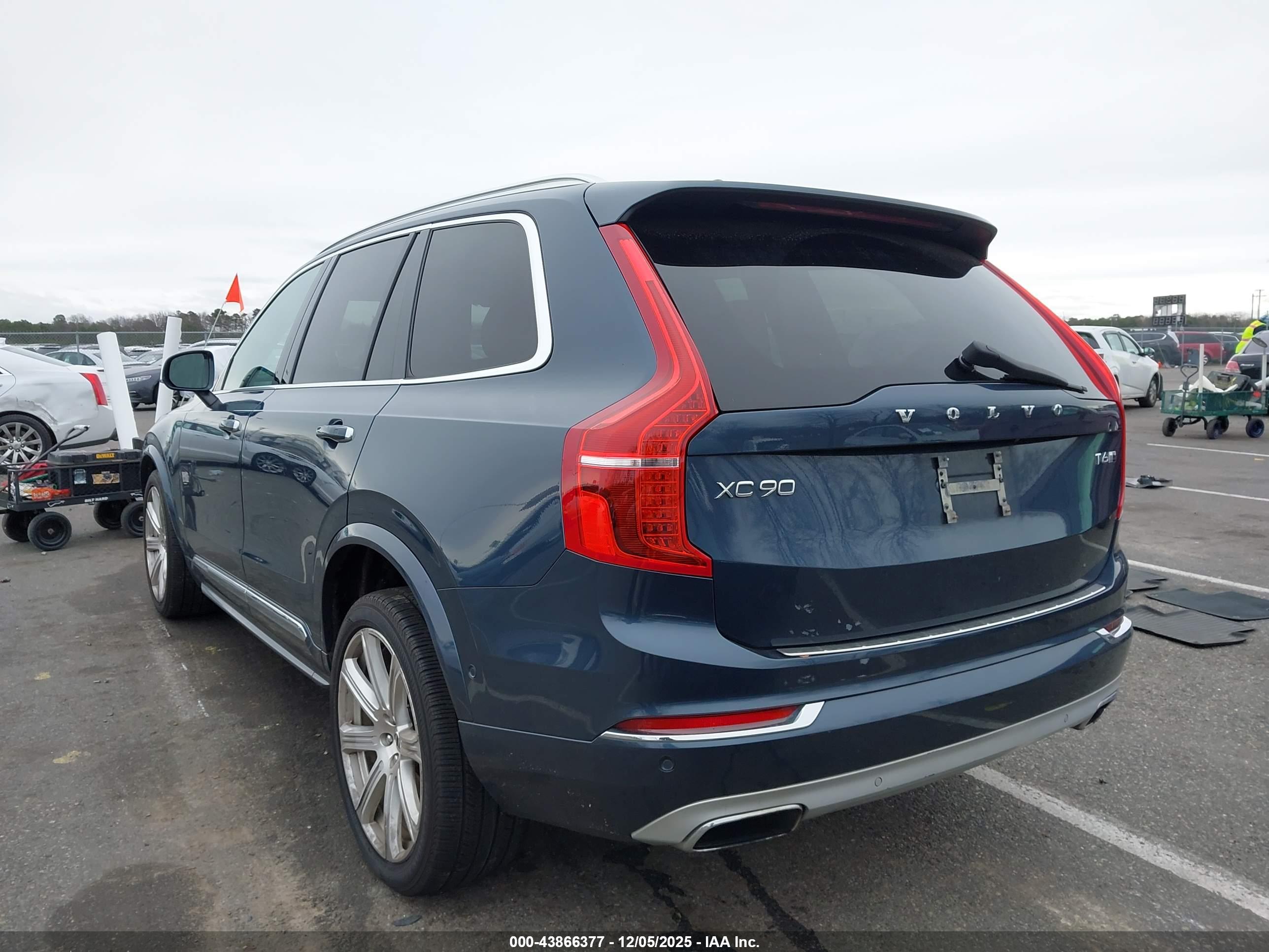 VOLVO XC90 image 3