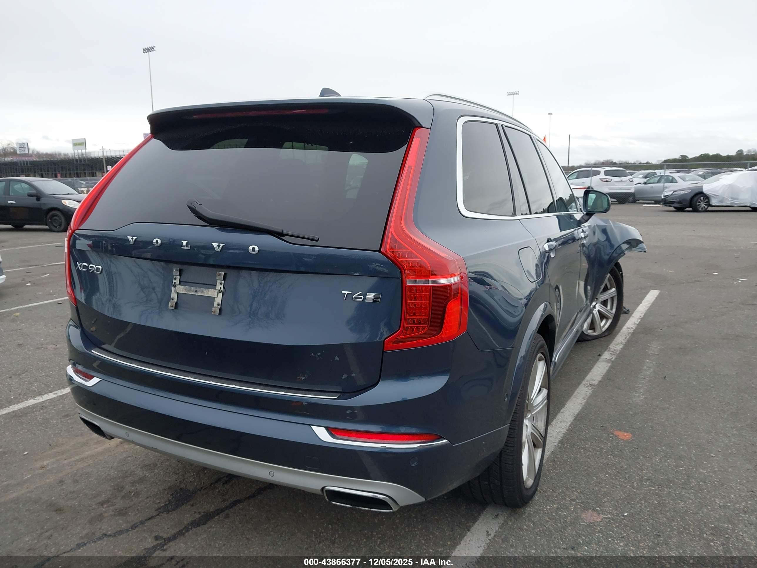 VOLVO XC90 image 4