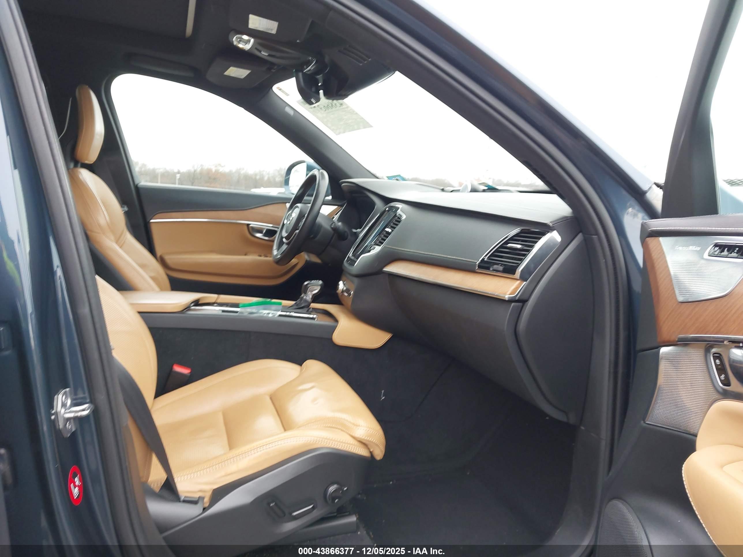 VOLVO XC90 image 5