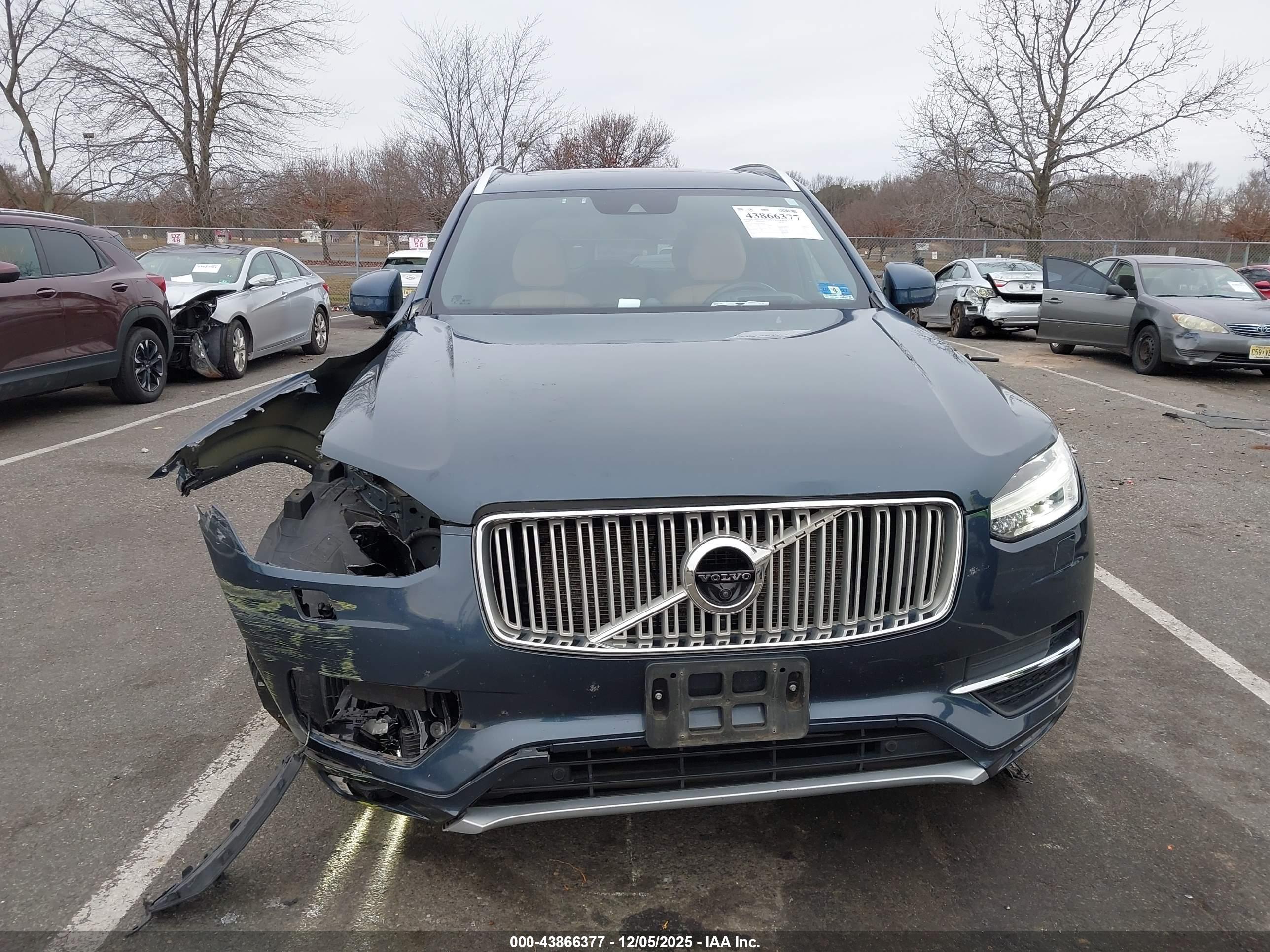 VOLVO XC90 image 6