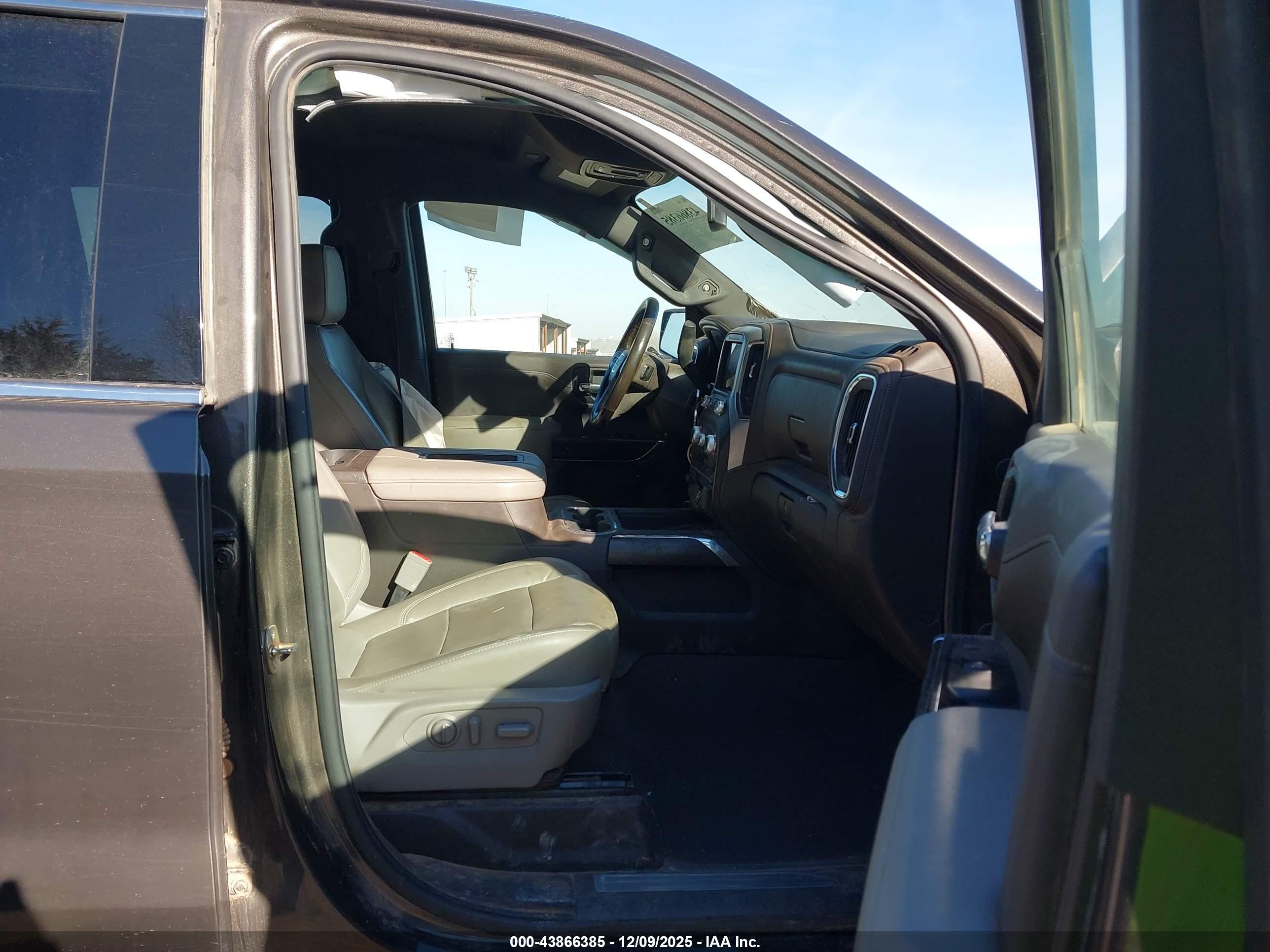 GMC SIERRA image 5