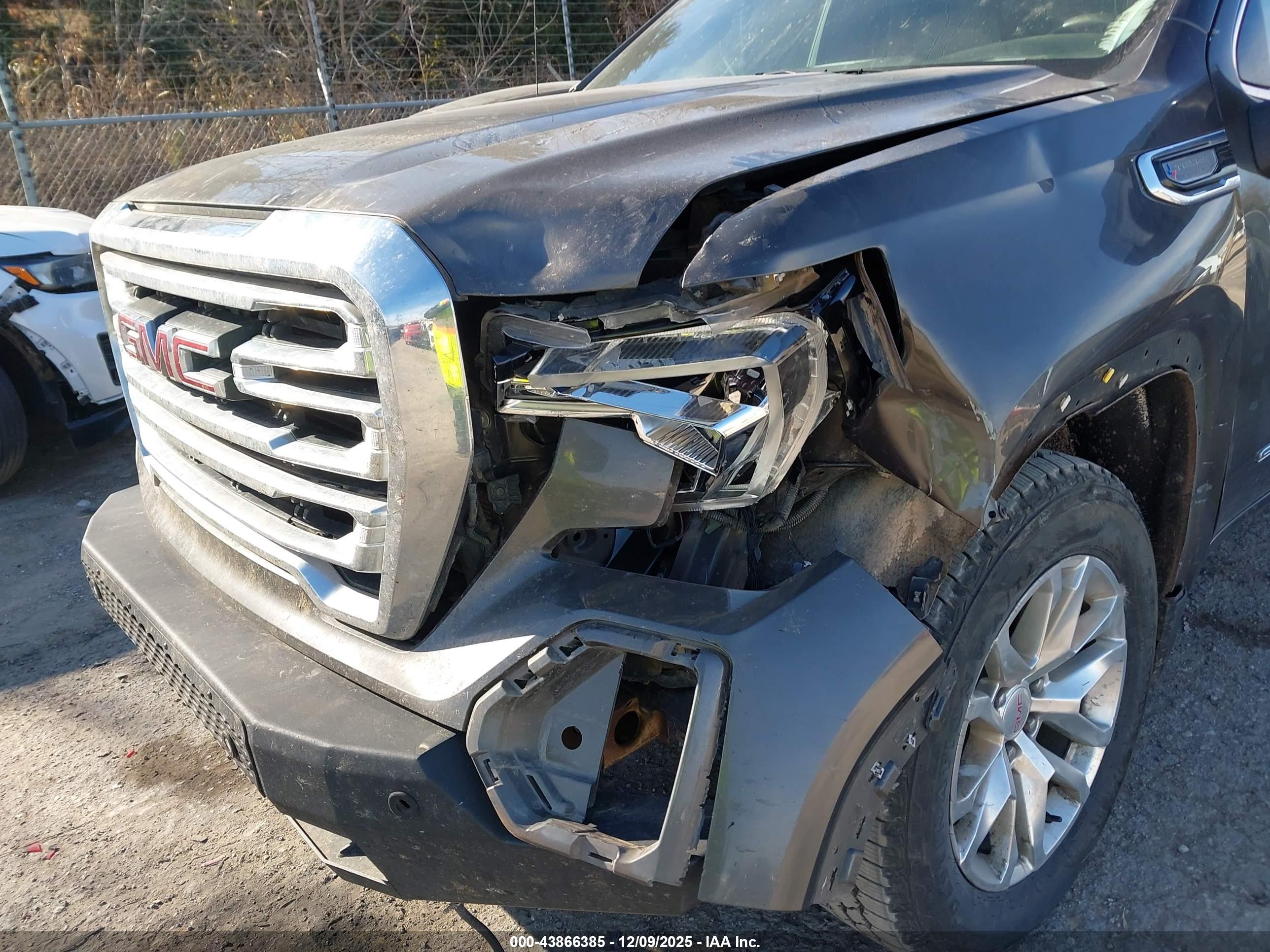 GMC SIERRA image 6