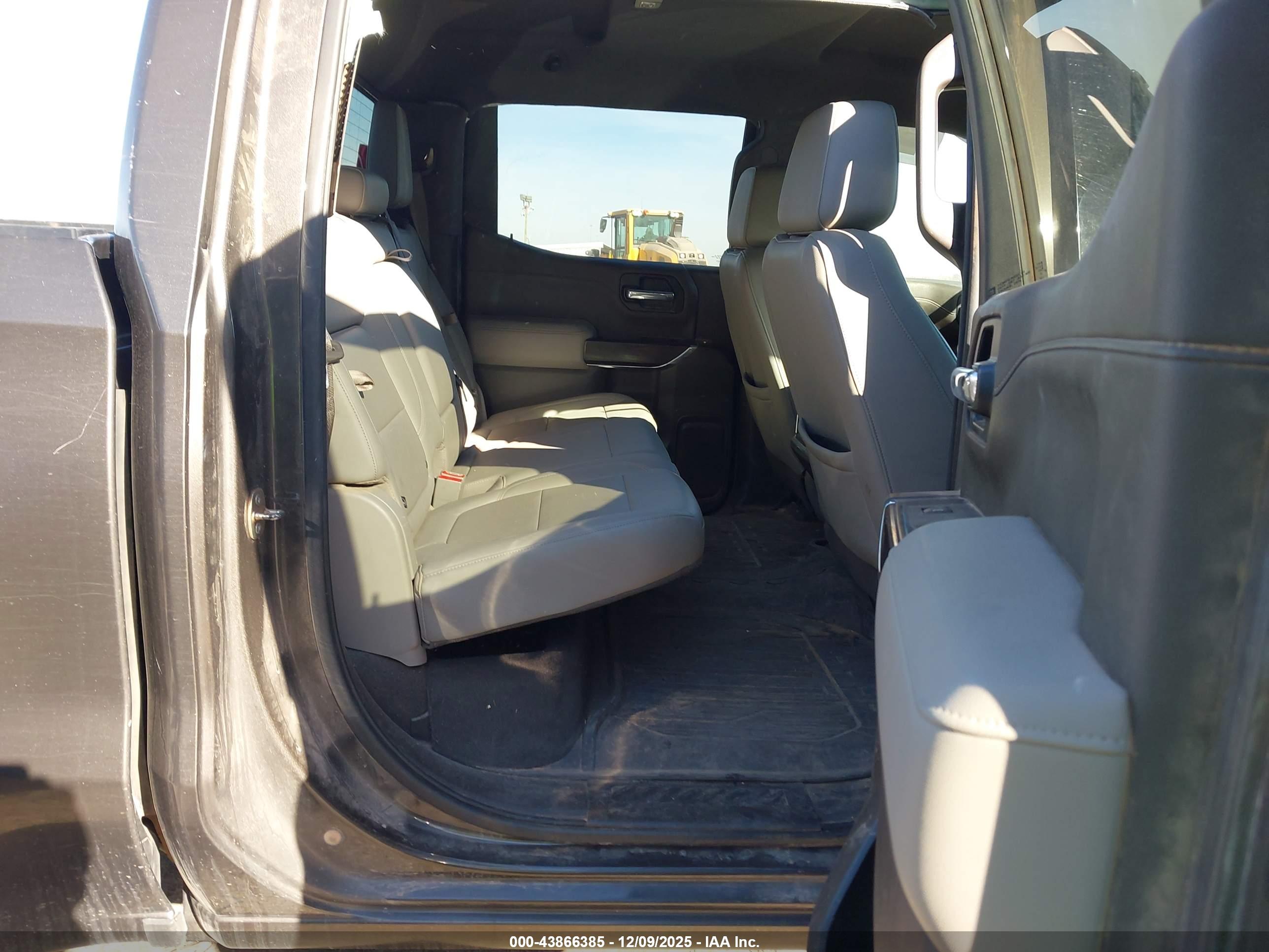 GMC SIERRA image 8