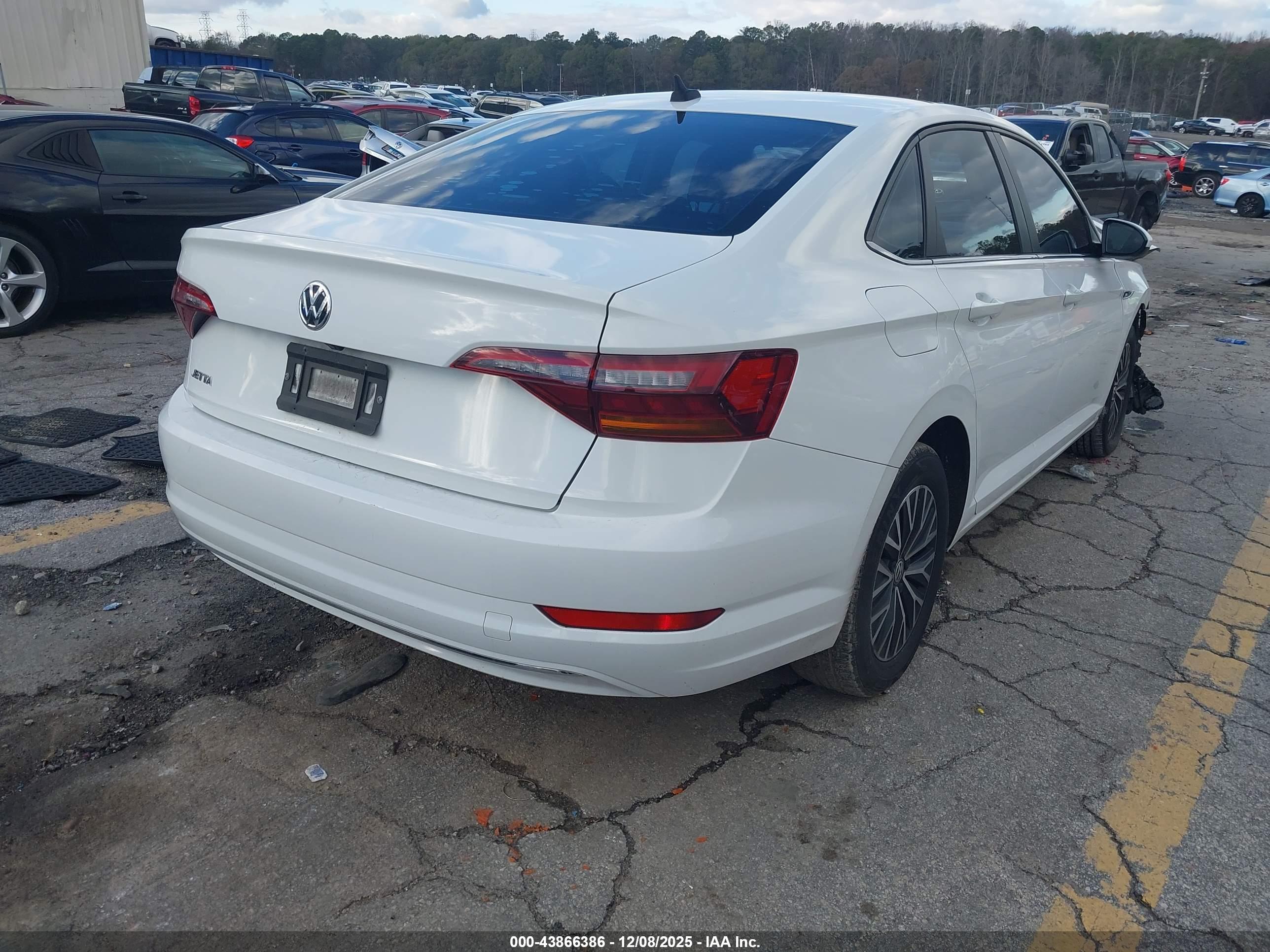 VOLKSWAGEN JETTA image 4