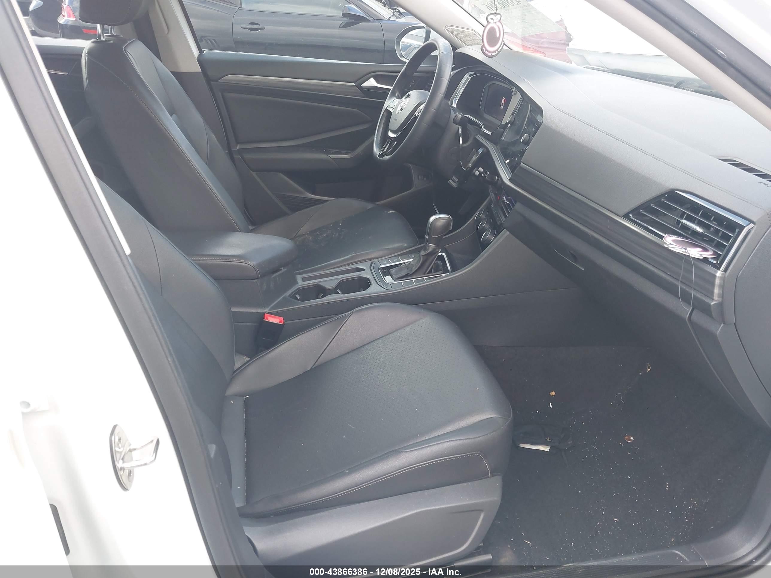 VOLKSWAGEN JETTA image 5