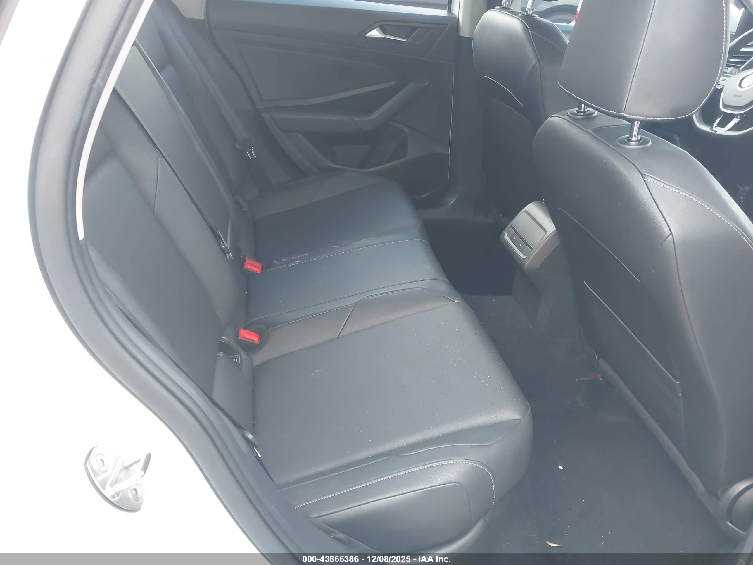 VOLKSWAGEN JETTA image 8