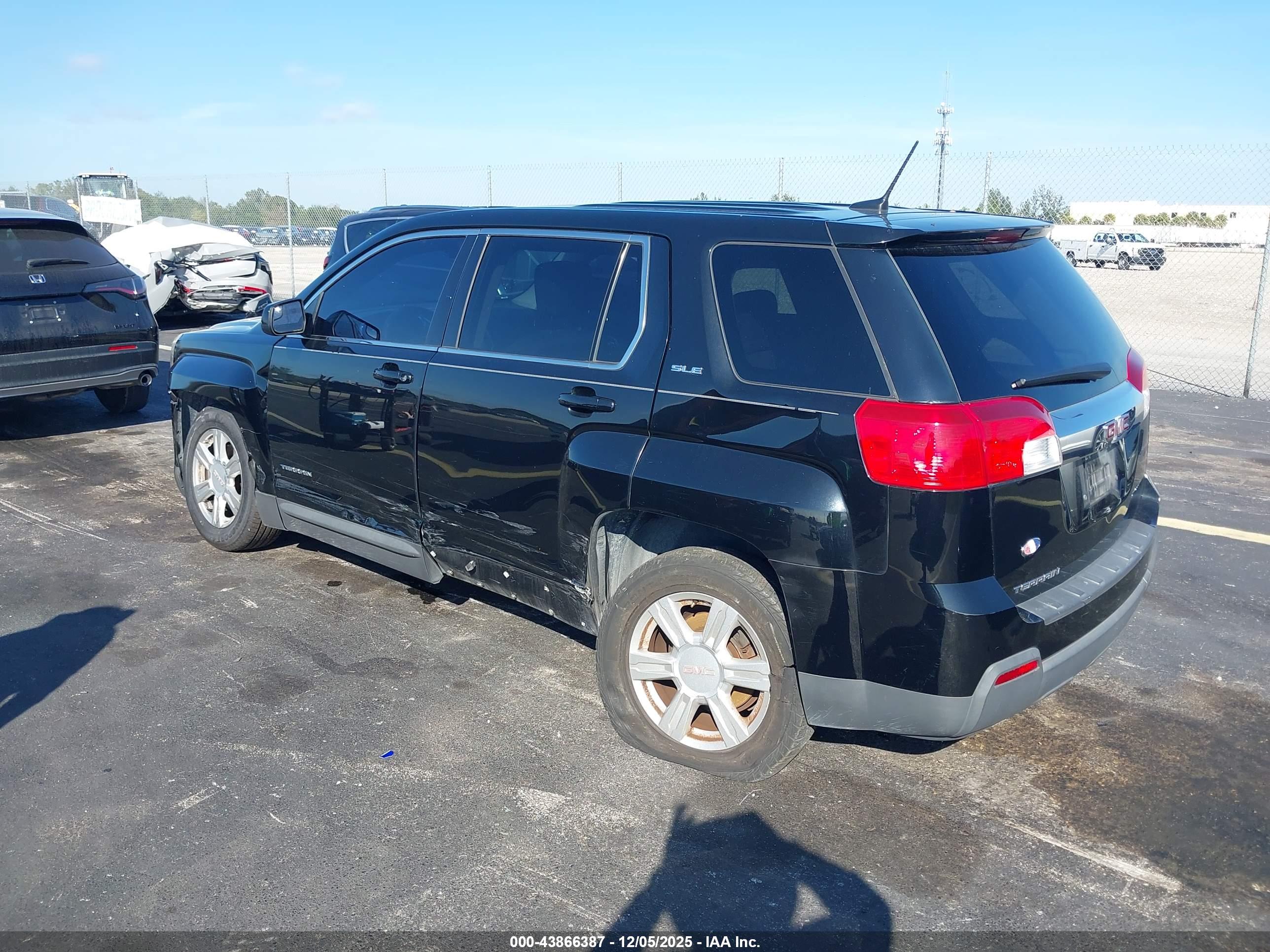 GMC TERRAIN image 3