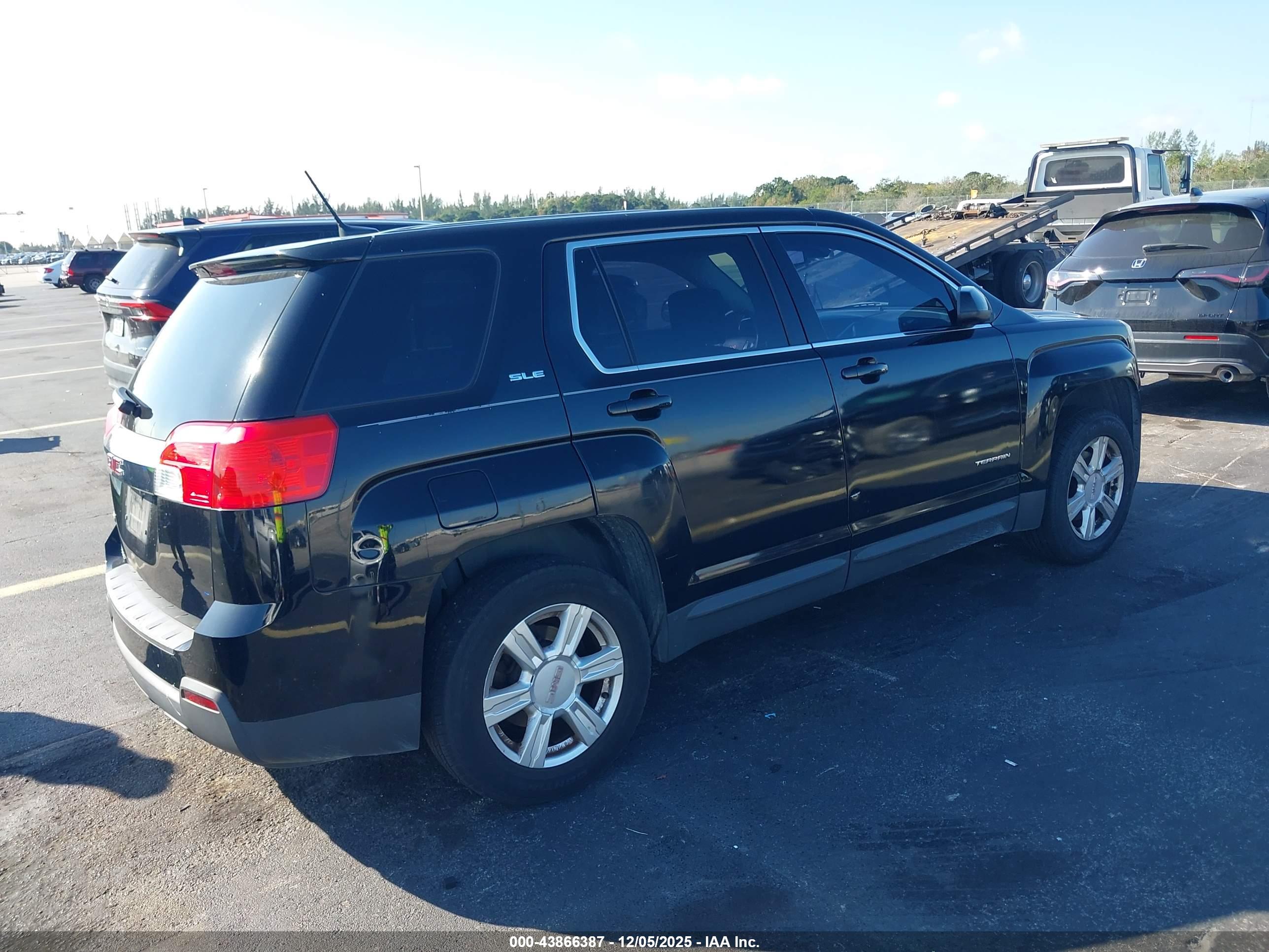 GMC TERRAIN image 4