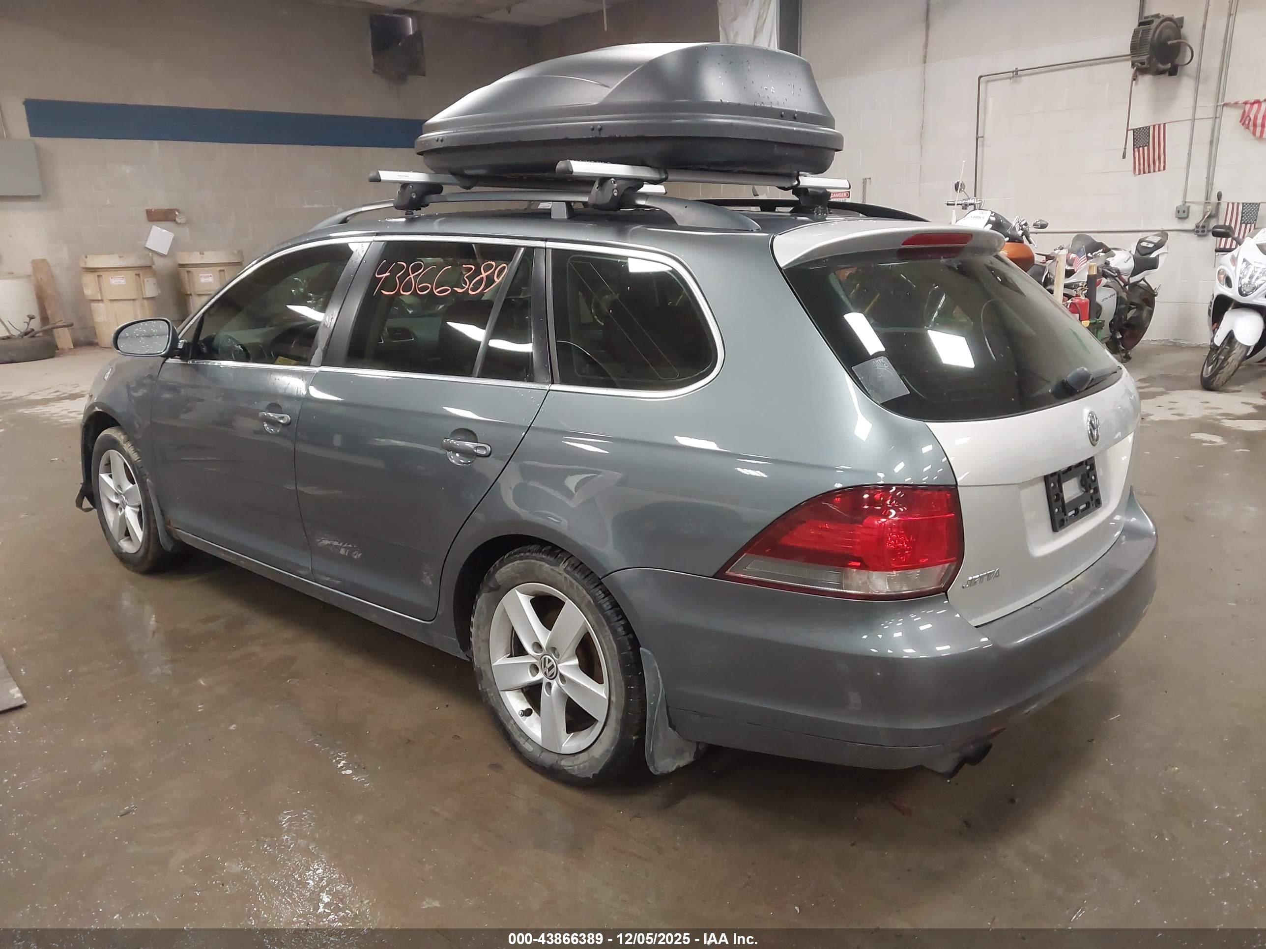 VOLKSWAGEN JETTA image 3