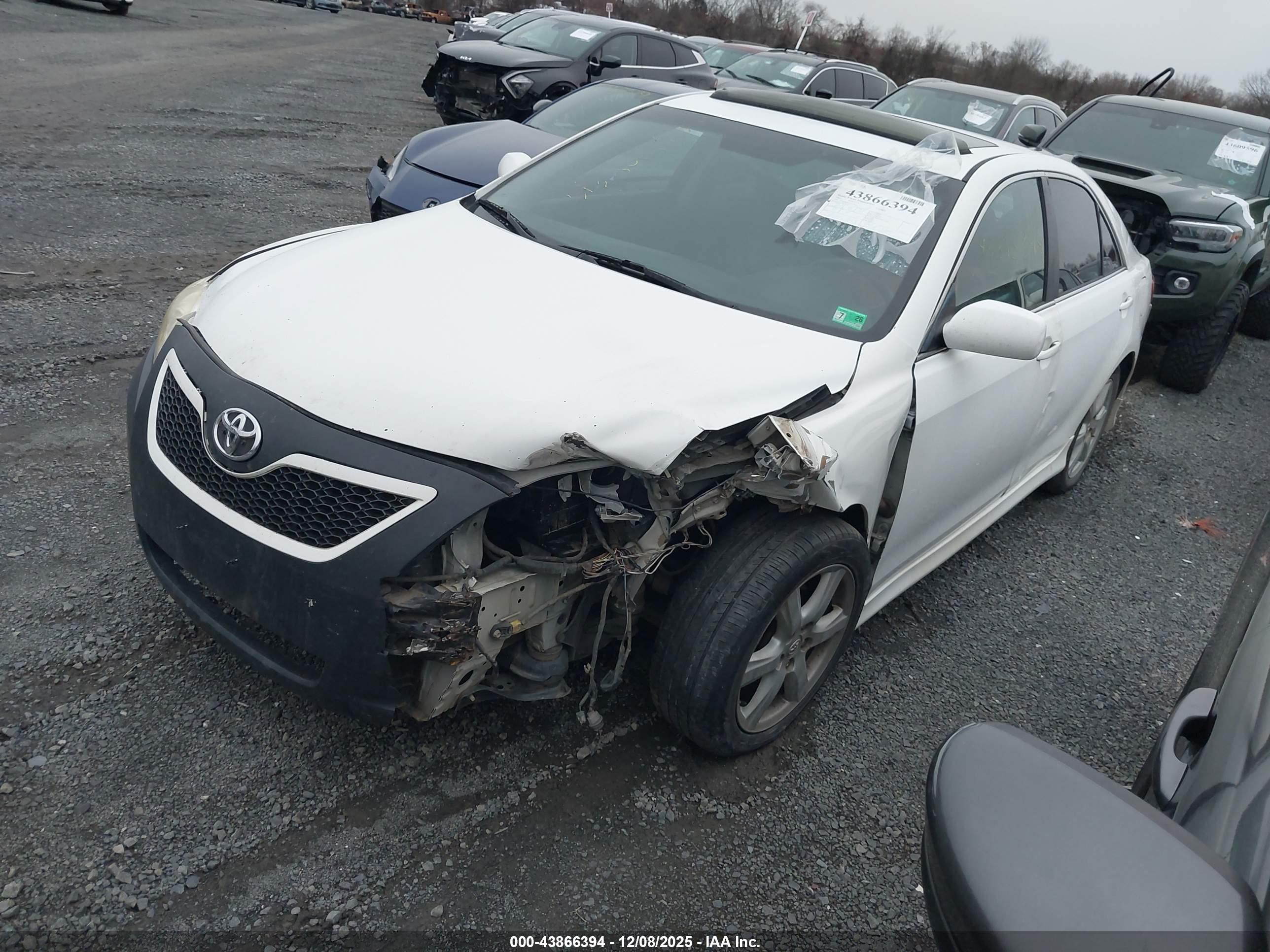 TOYOTA CAMRY image 2