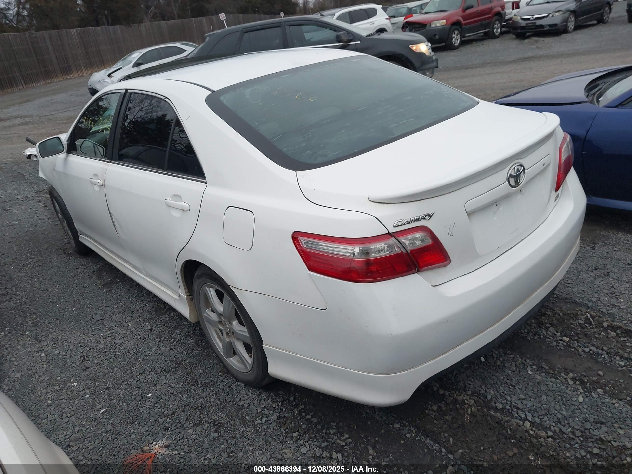 TOYOTA CAMRY image 3