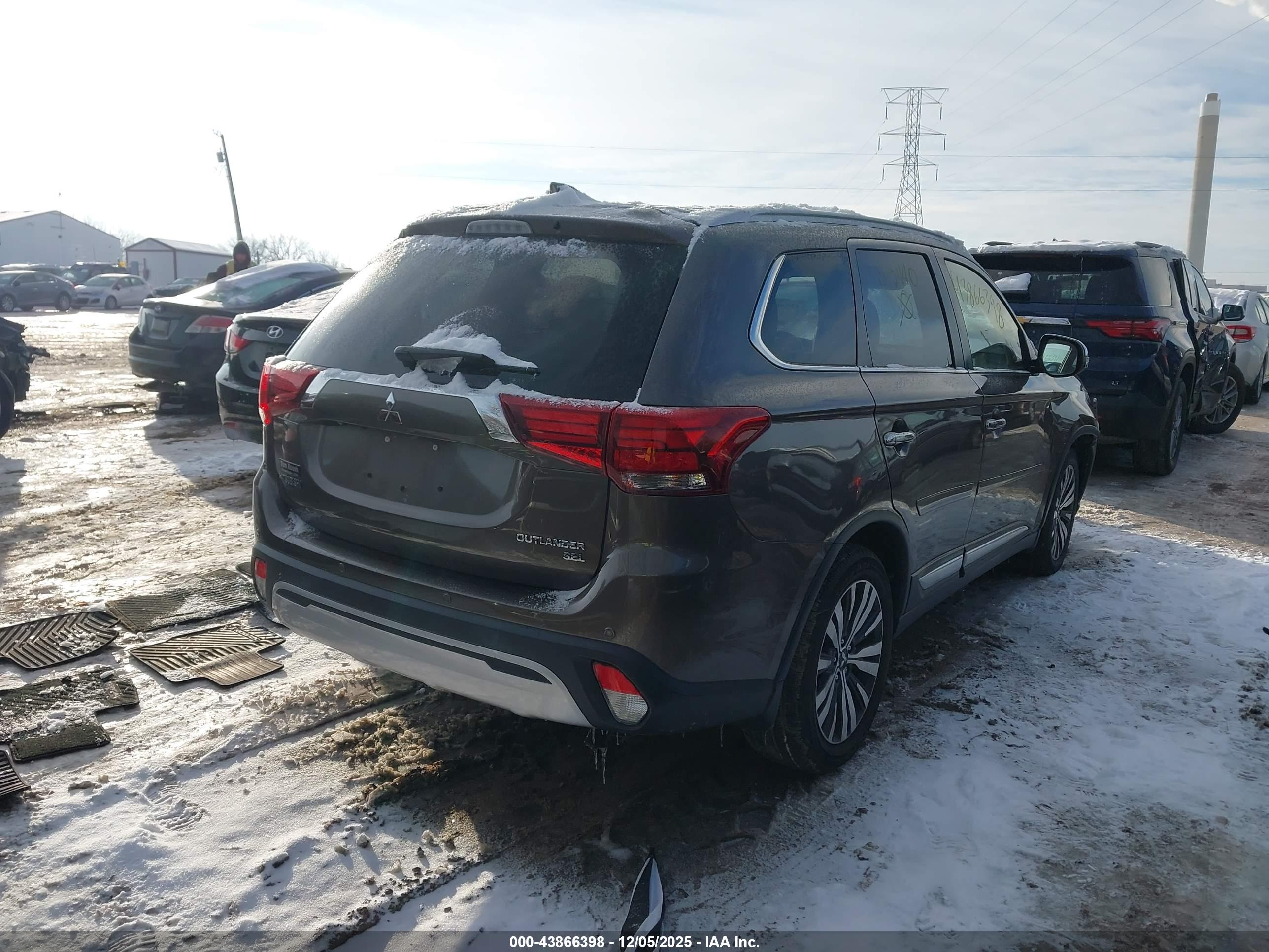 MITSUBISHI OUTLANDER image 4