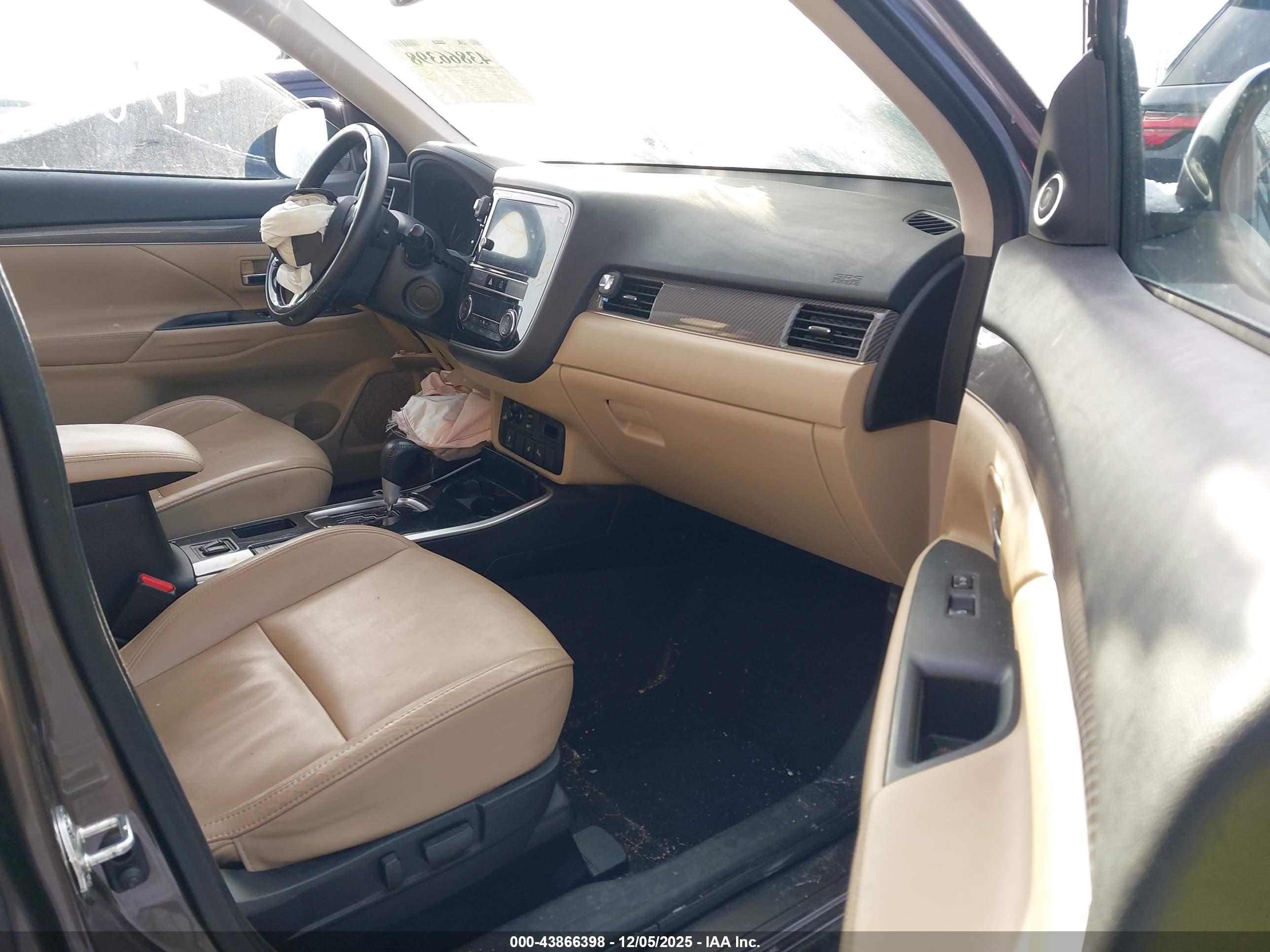 MITSUBISHI OUTLANDER image 5