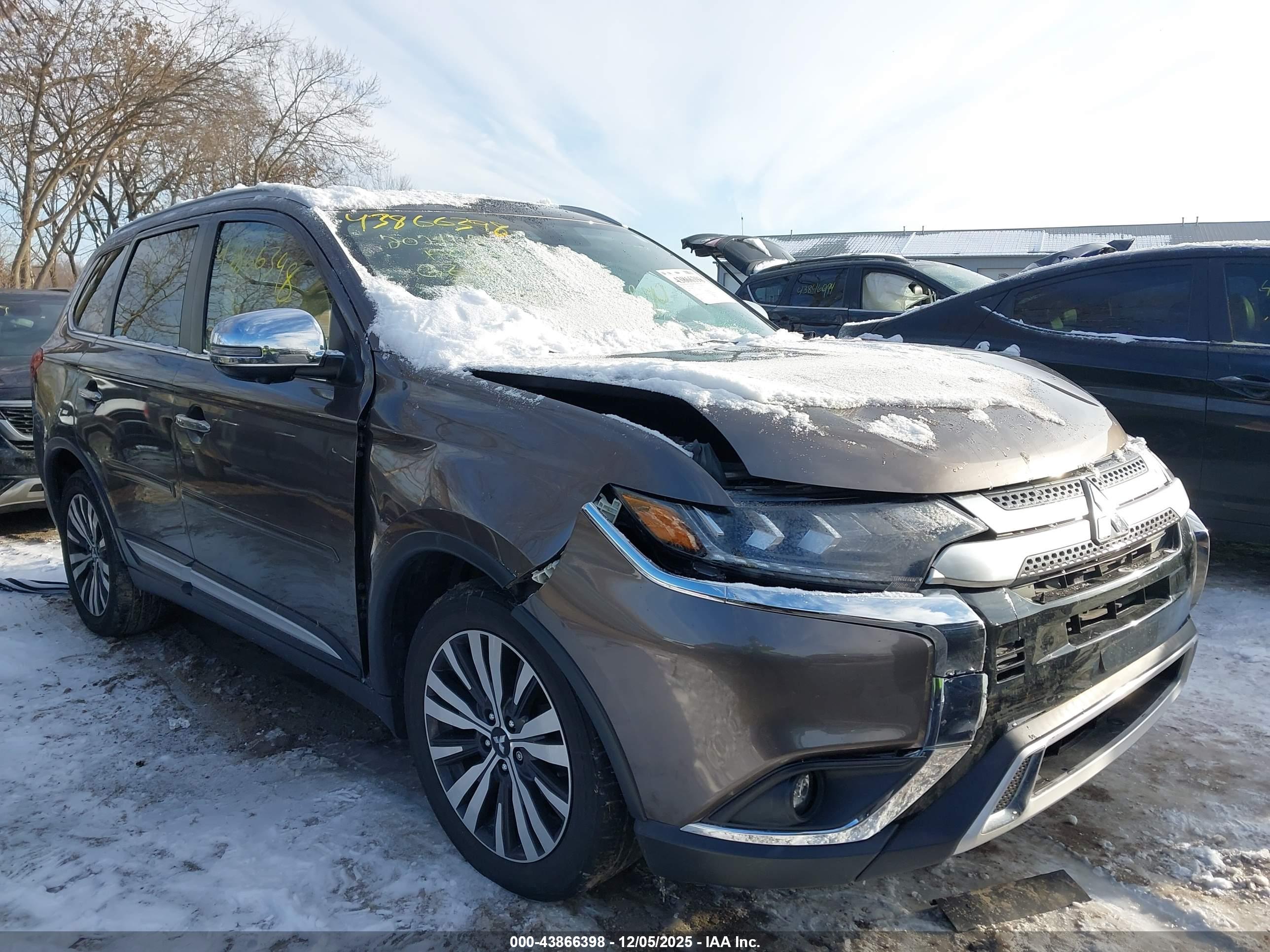 MITSUBISHI OUTLANDER image 6