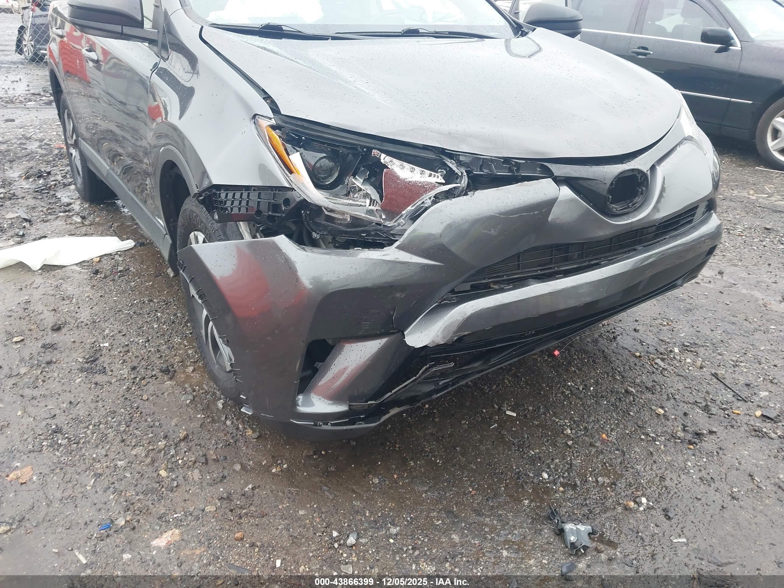 TOYOTA RAV4 image 6