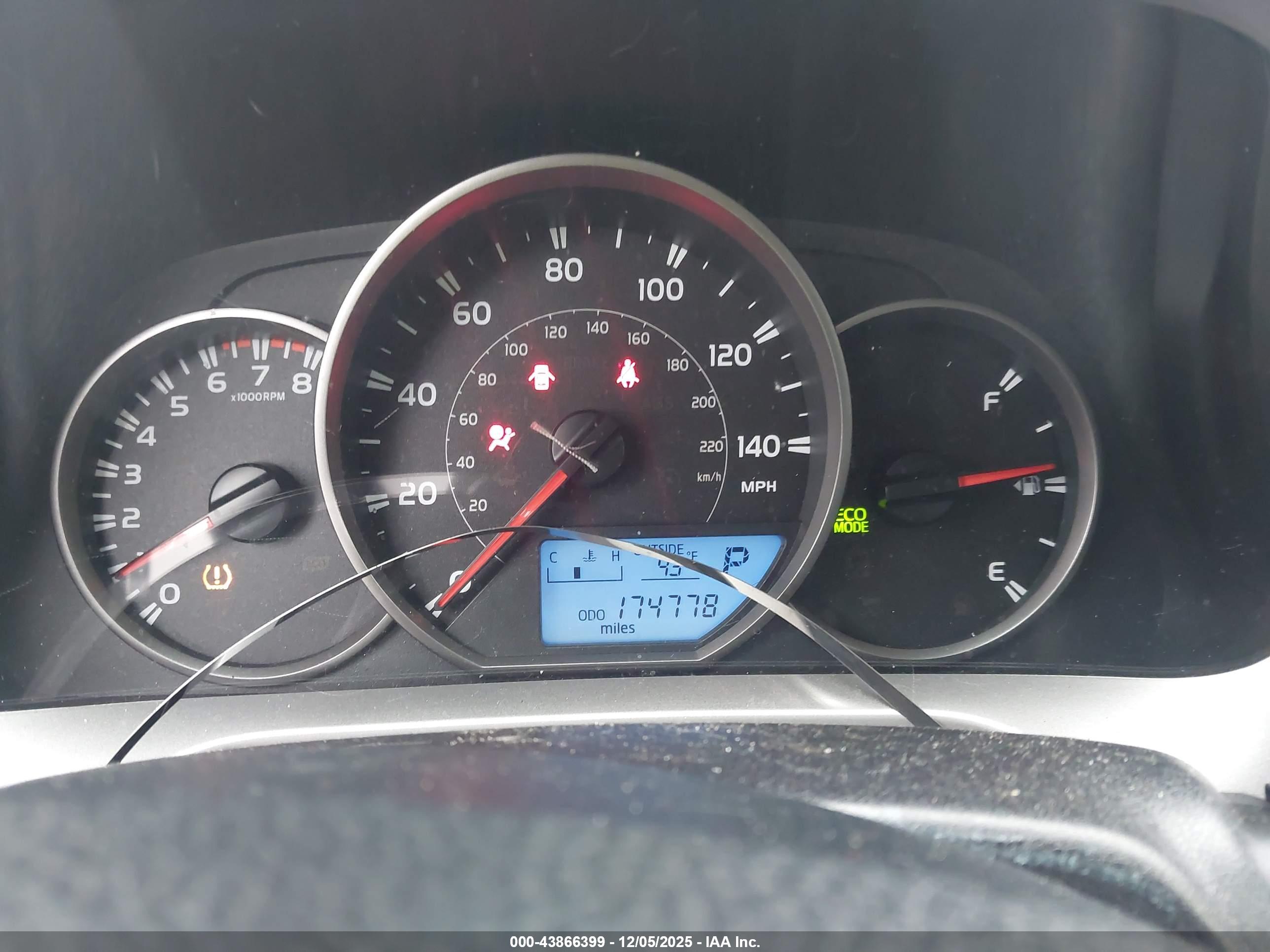 TOYOTA RAV4 image 7