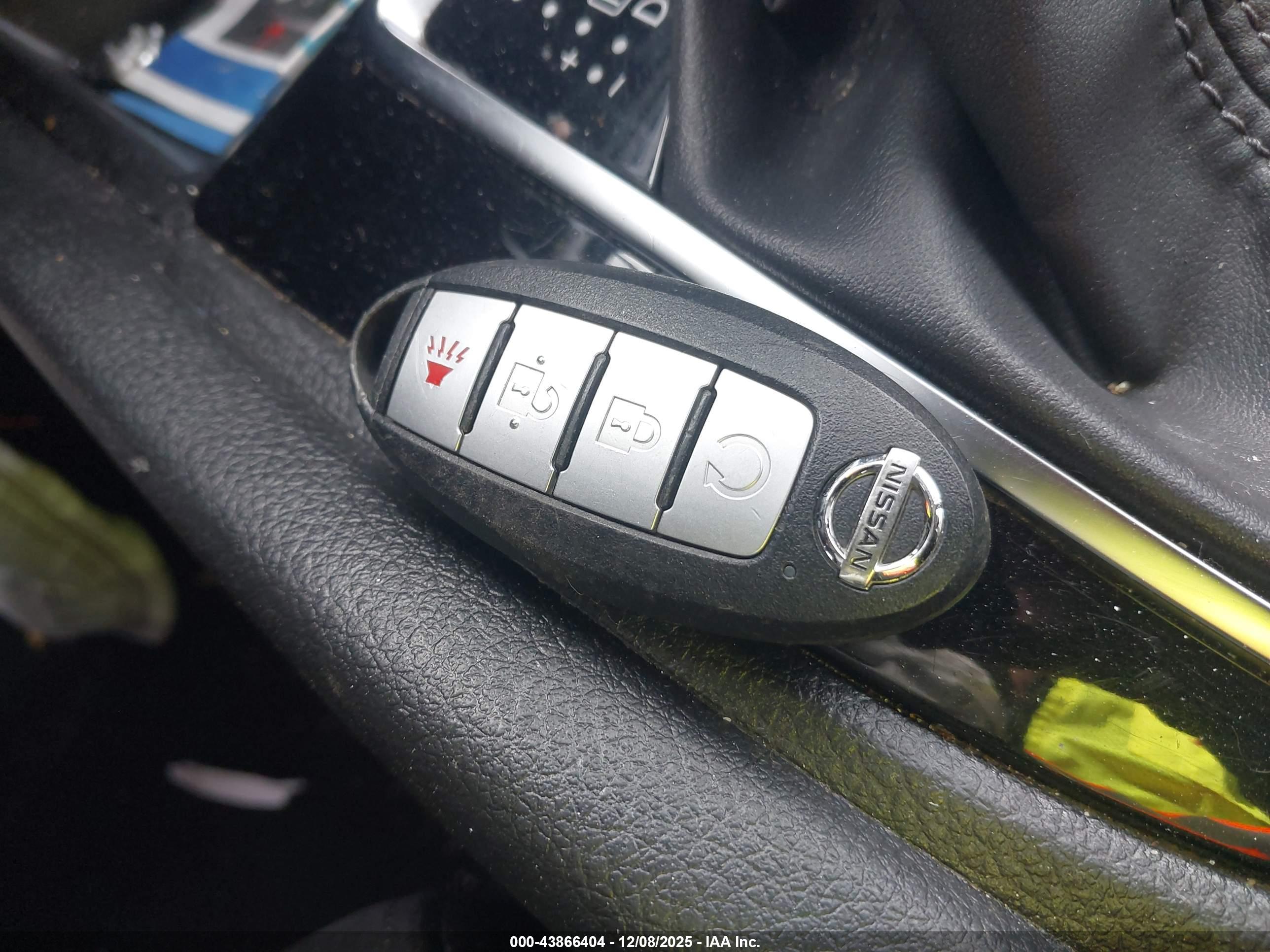 NISSAN ROGUE image 11