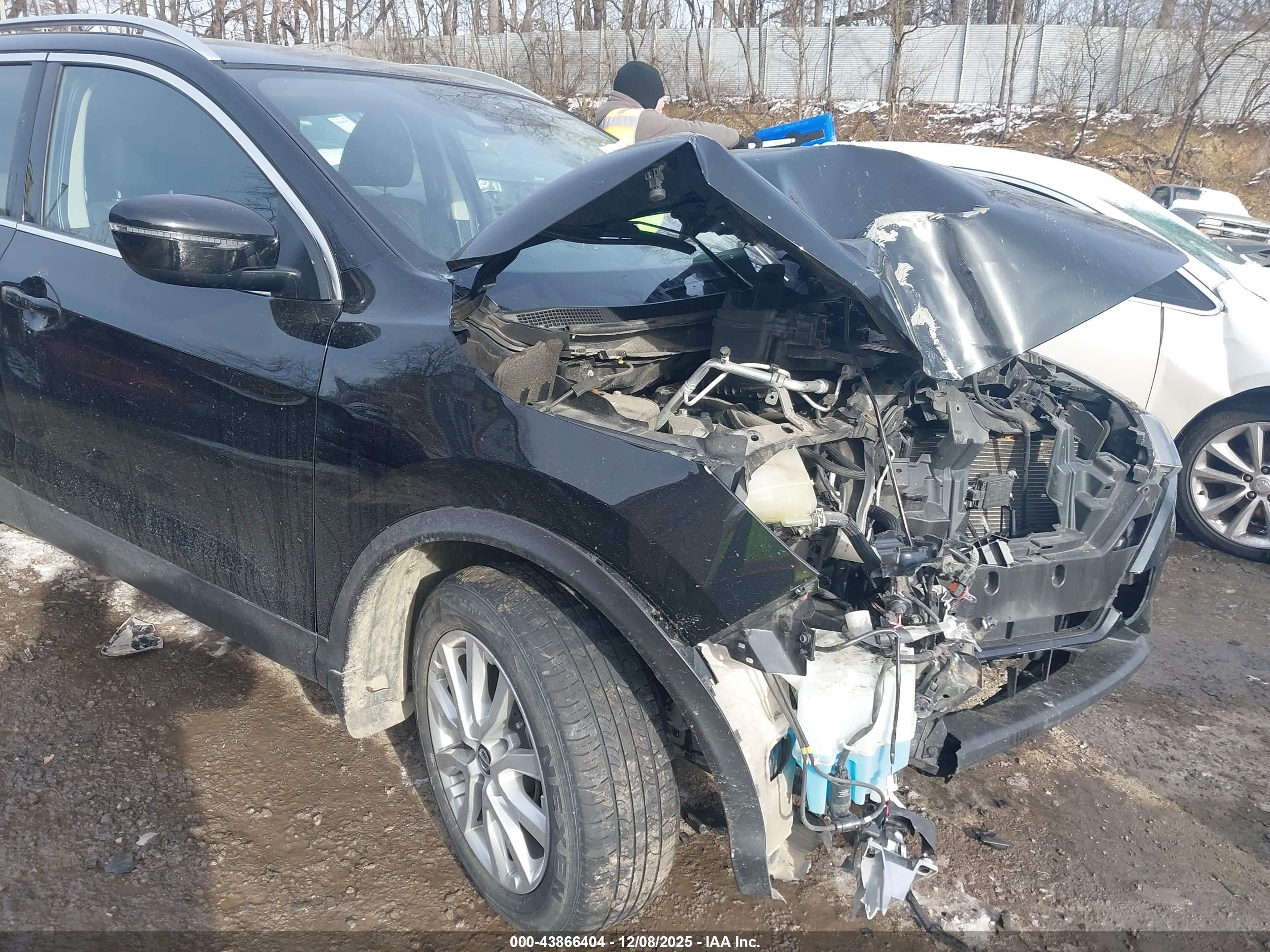 NISSAN ROGUE image 6