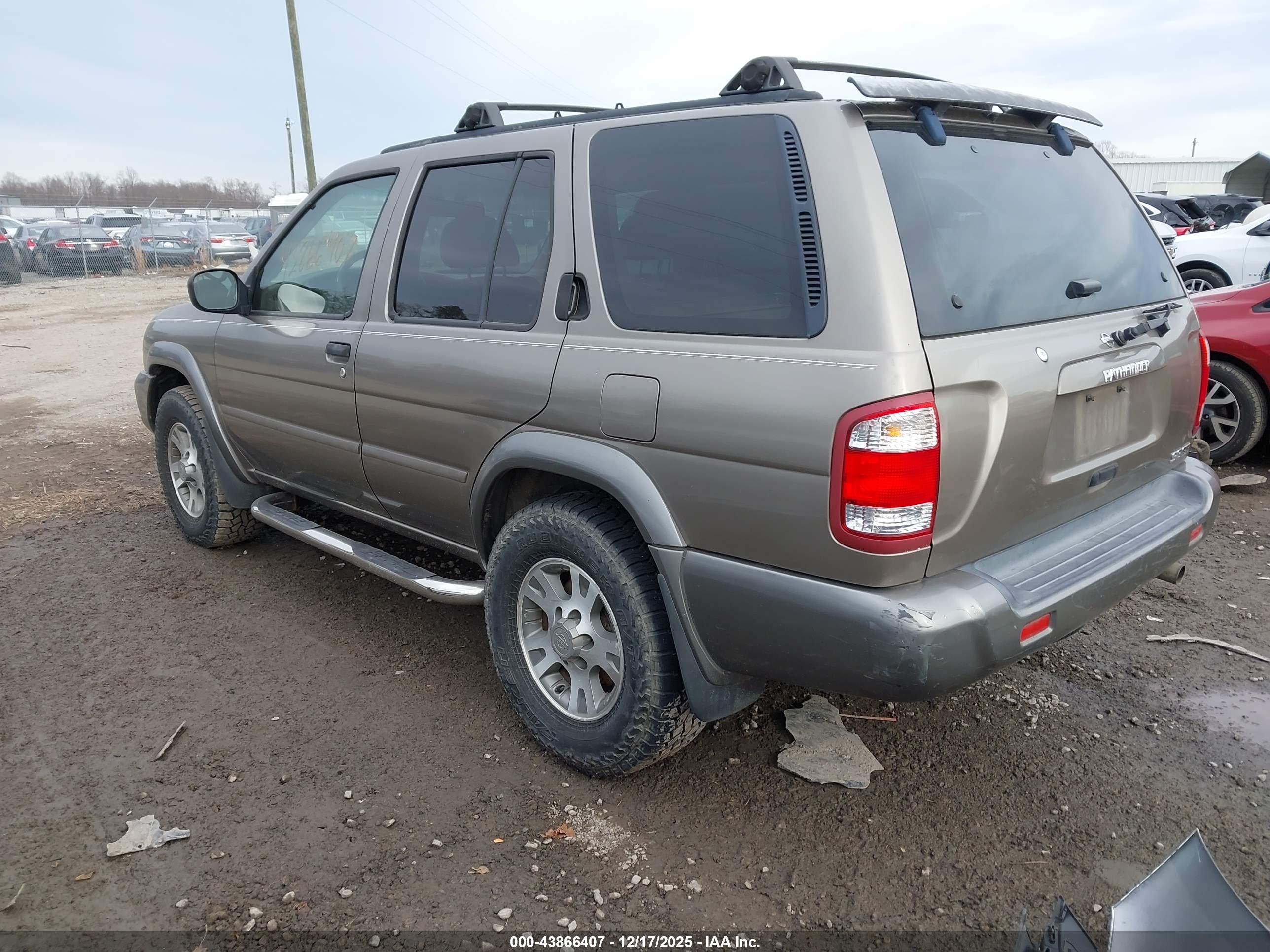 NISSAN PATHFINDER image 3