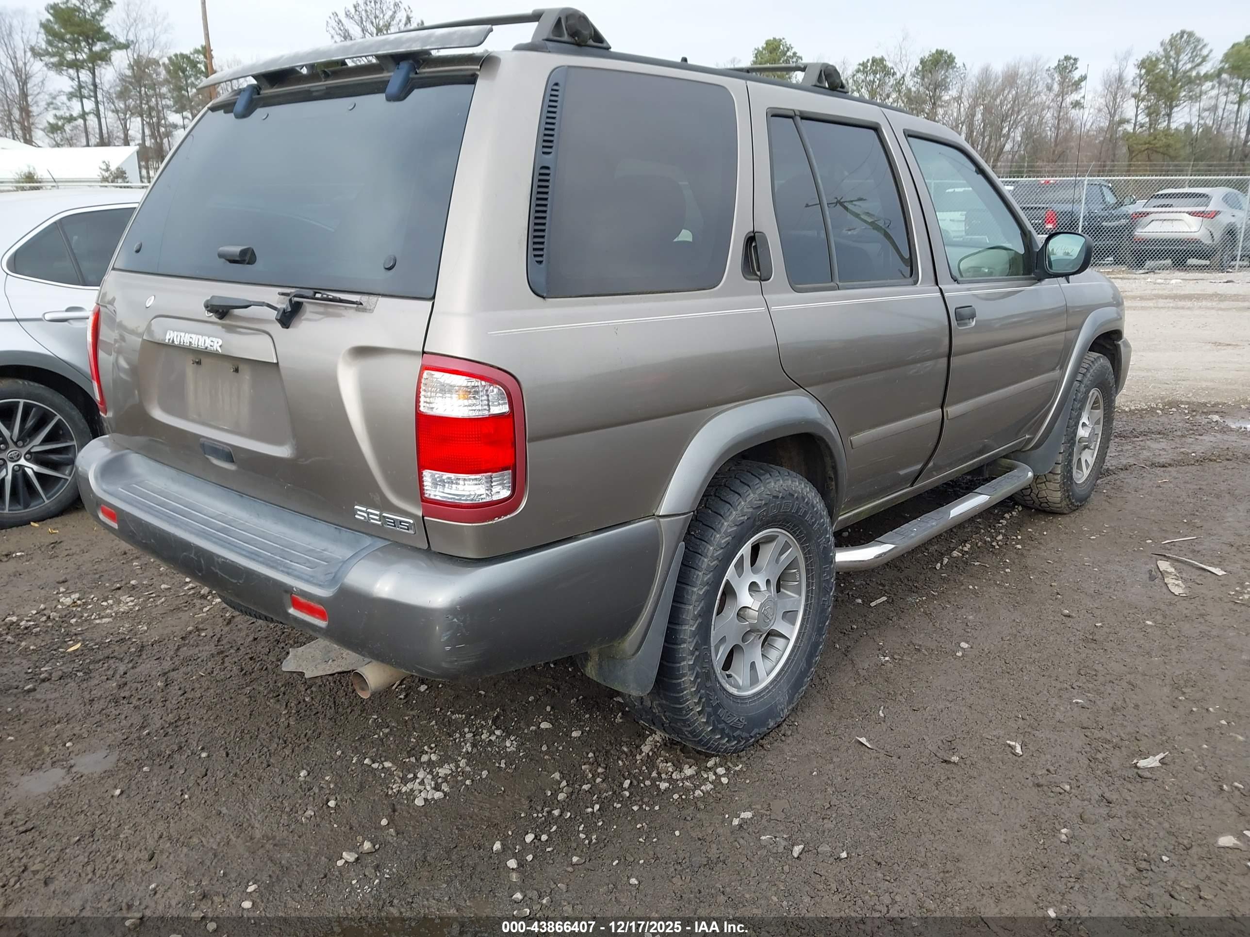 NISSAN PATHFINDER image 4
