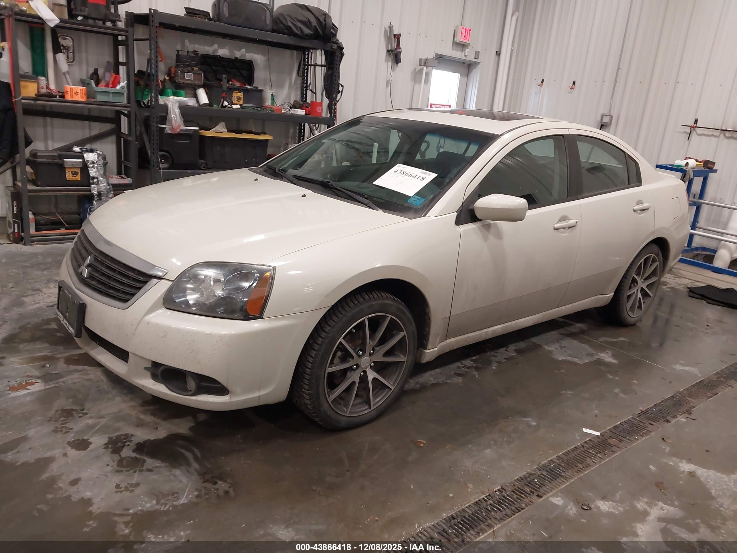 MITSUBISHI GALANT image 2