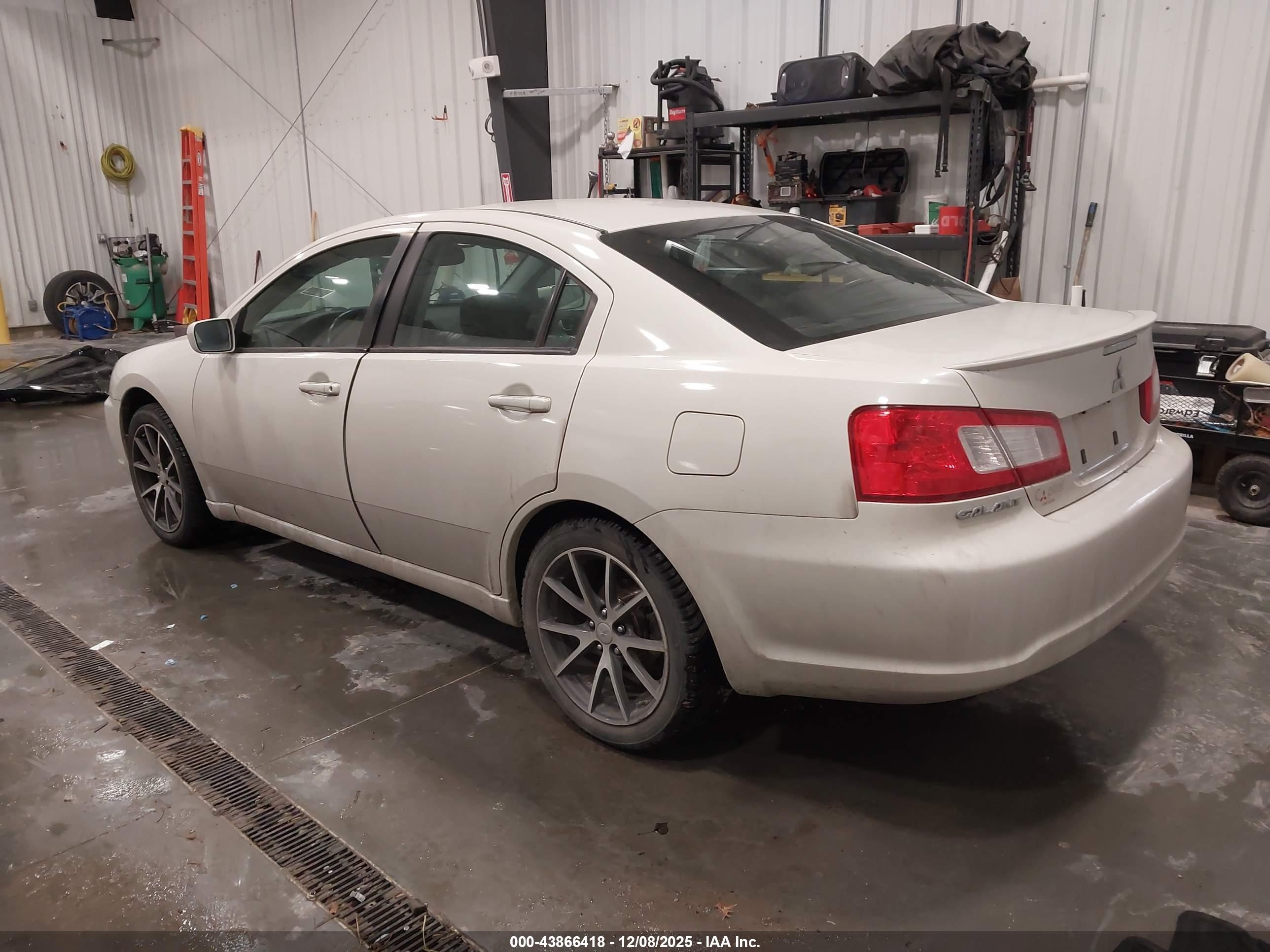 MITSUBISHI GALANT image 3