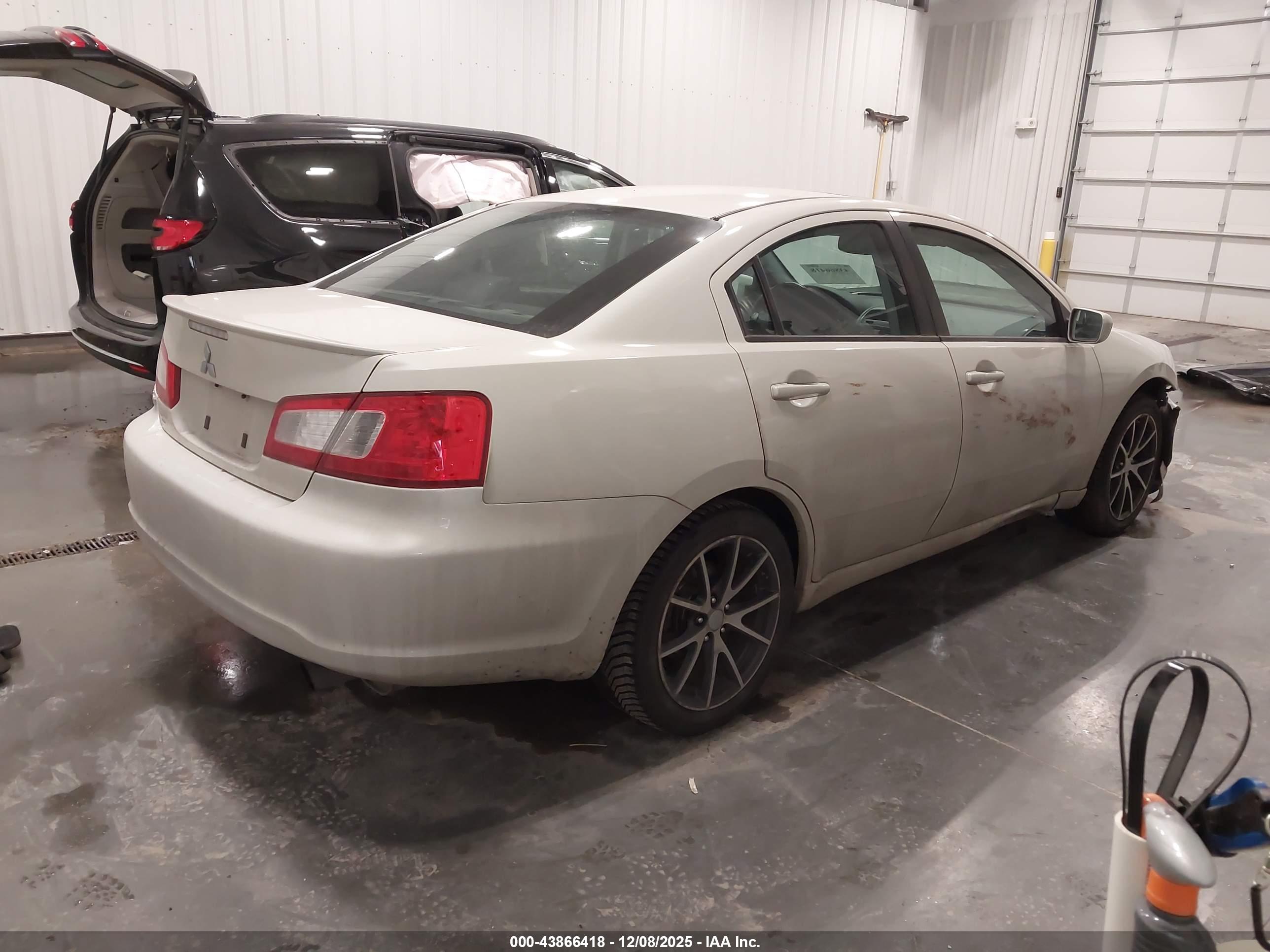 MITSUBISHI GALANT image 4