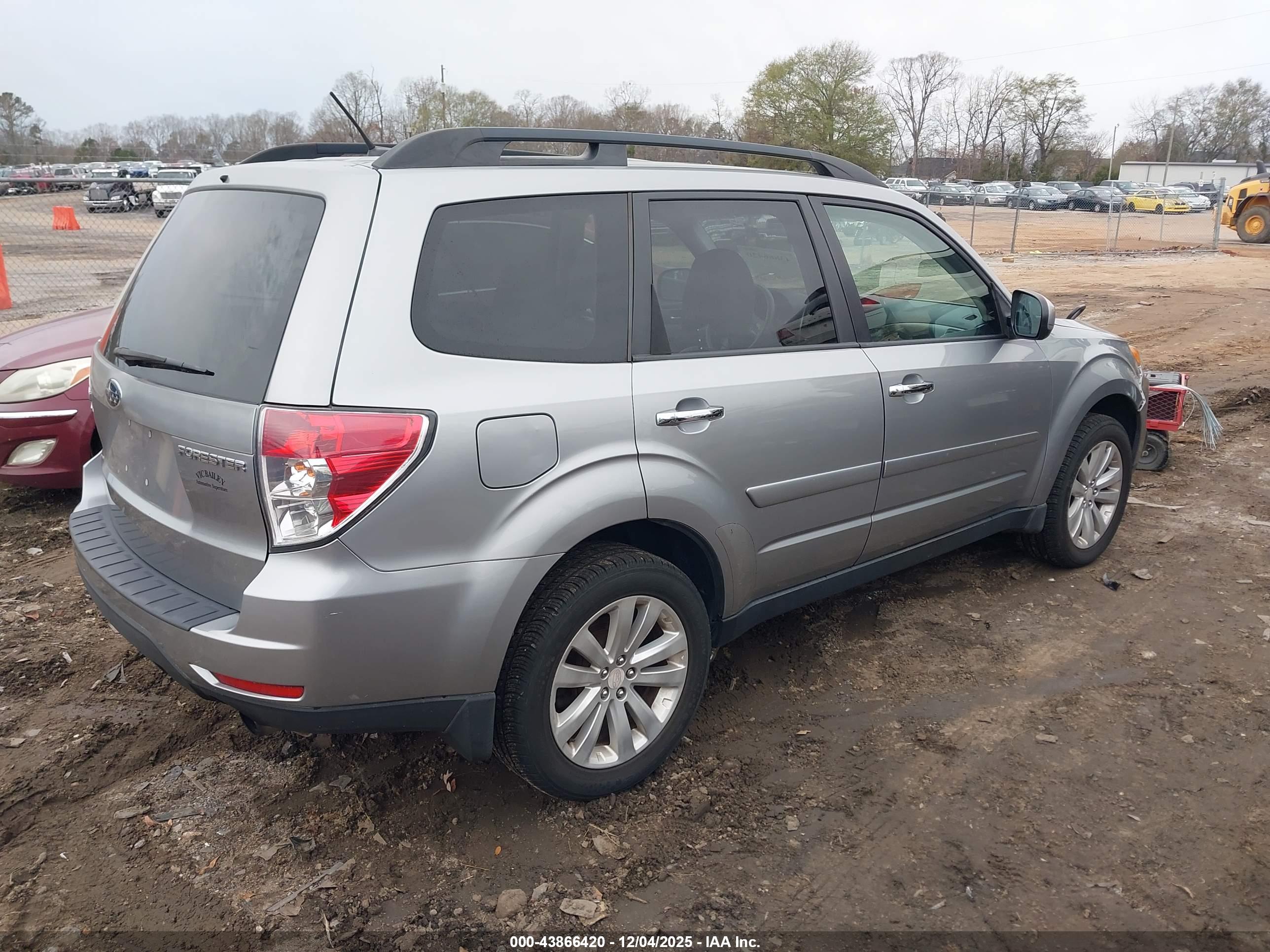 SUBARU FORESTER image 4