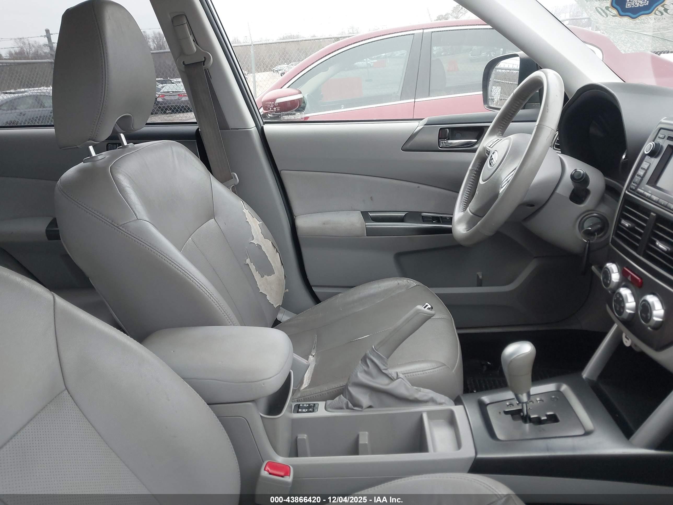 SUBARU FORESTER image 5