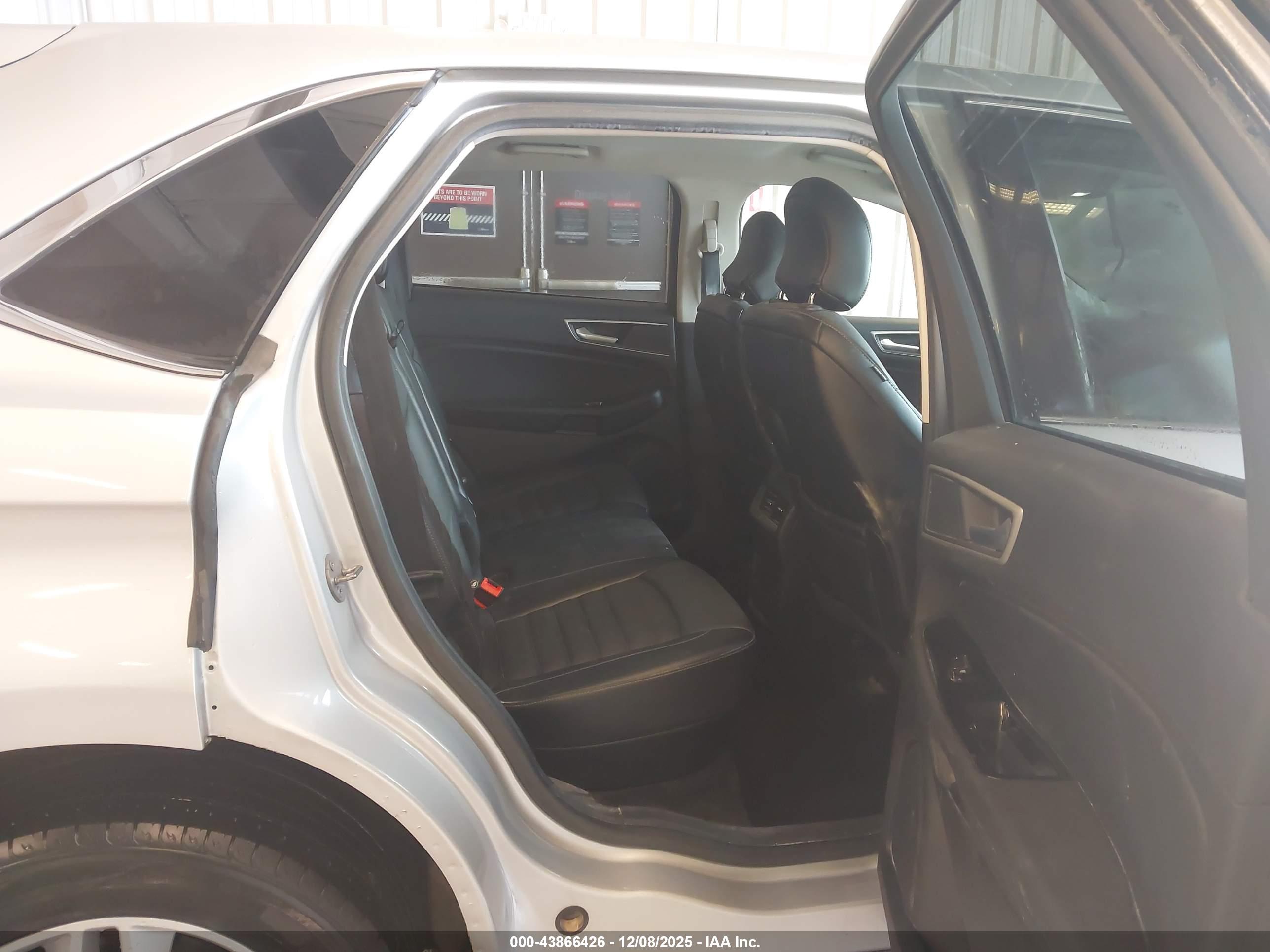 FORD EDGE image 8