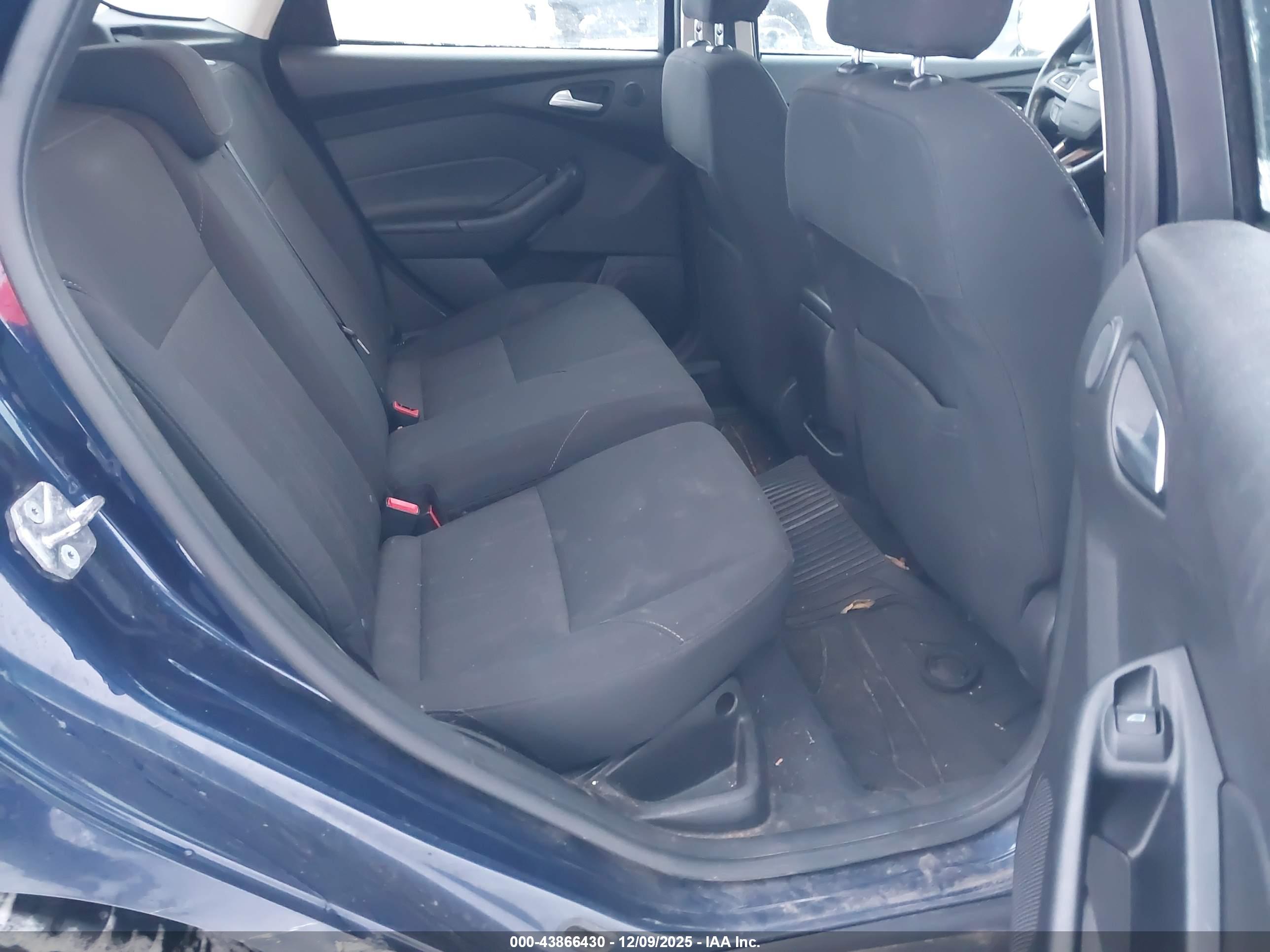 FORD FOCUS image 8