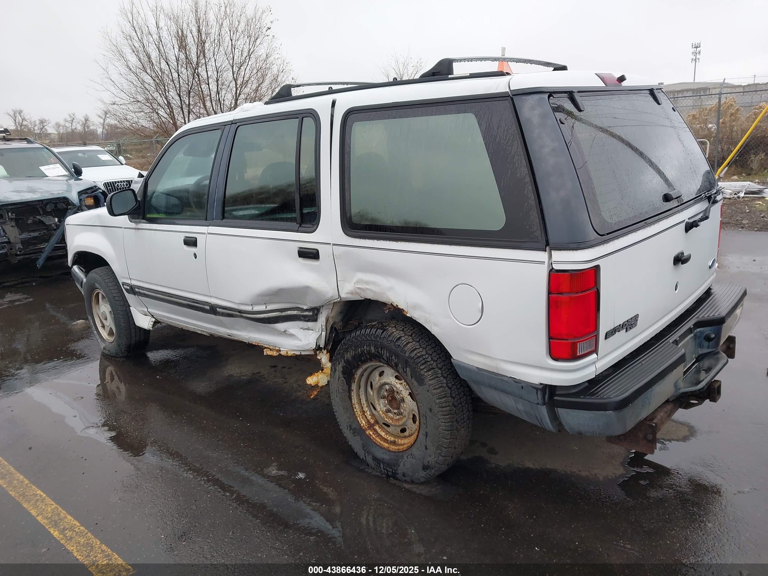 FORD EXPLORER image 3