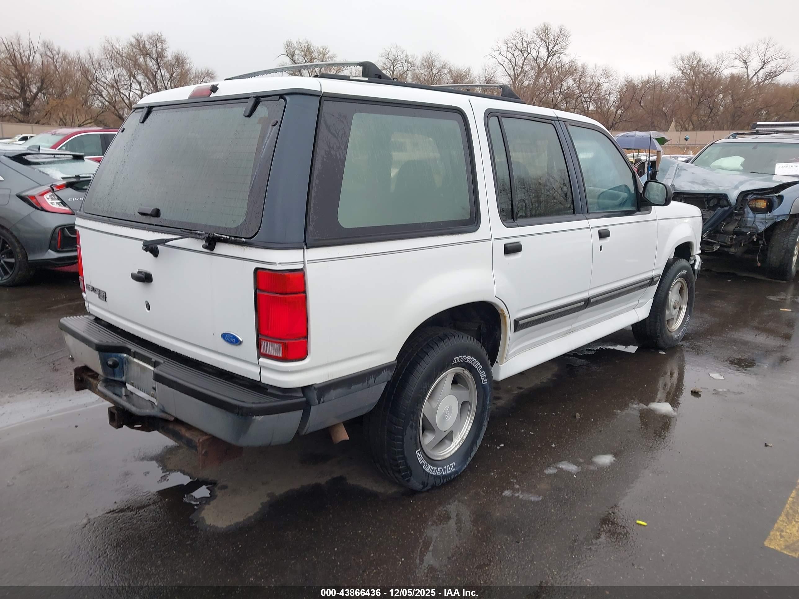 FORD EXPLORER image 4