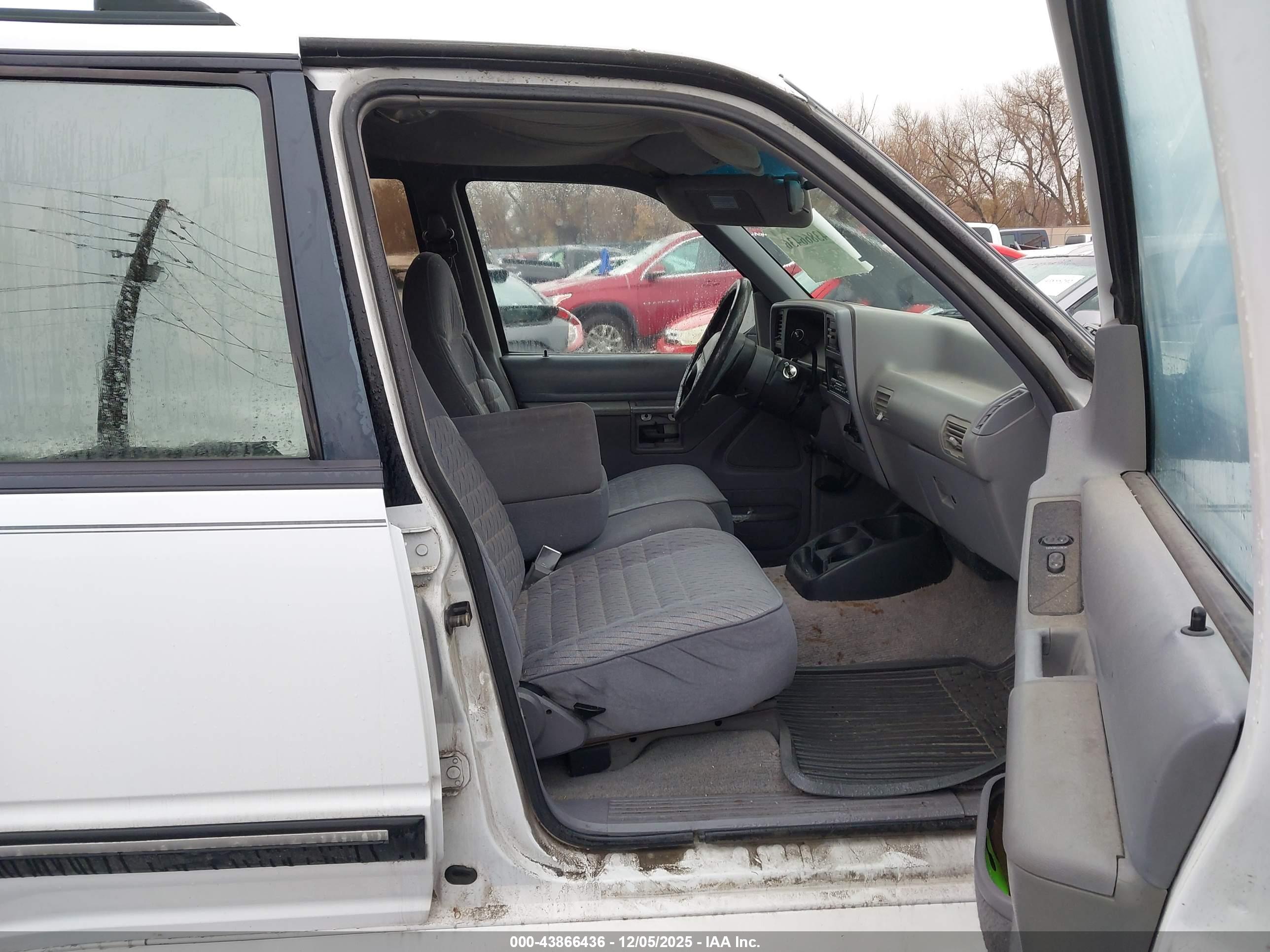 FORD EXPLORER image 5