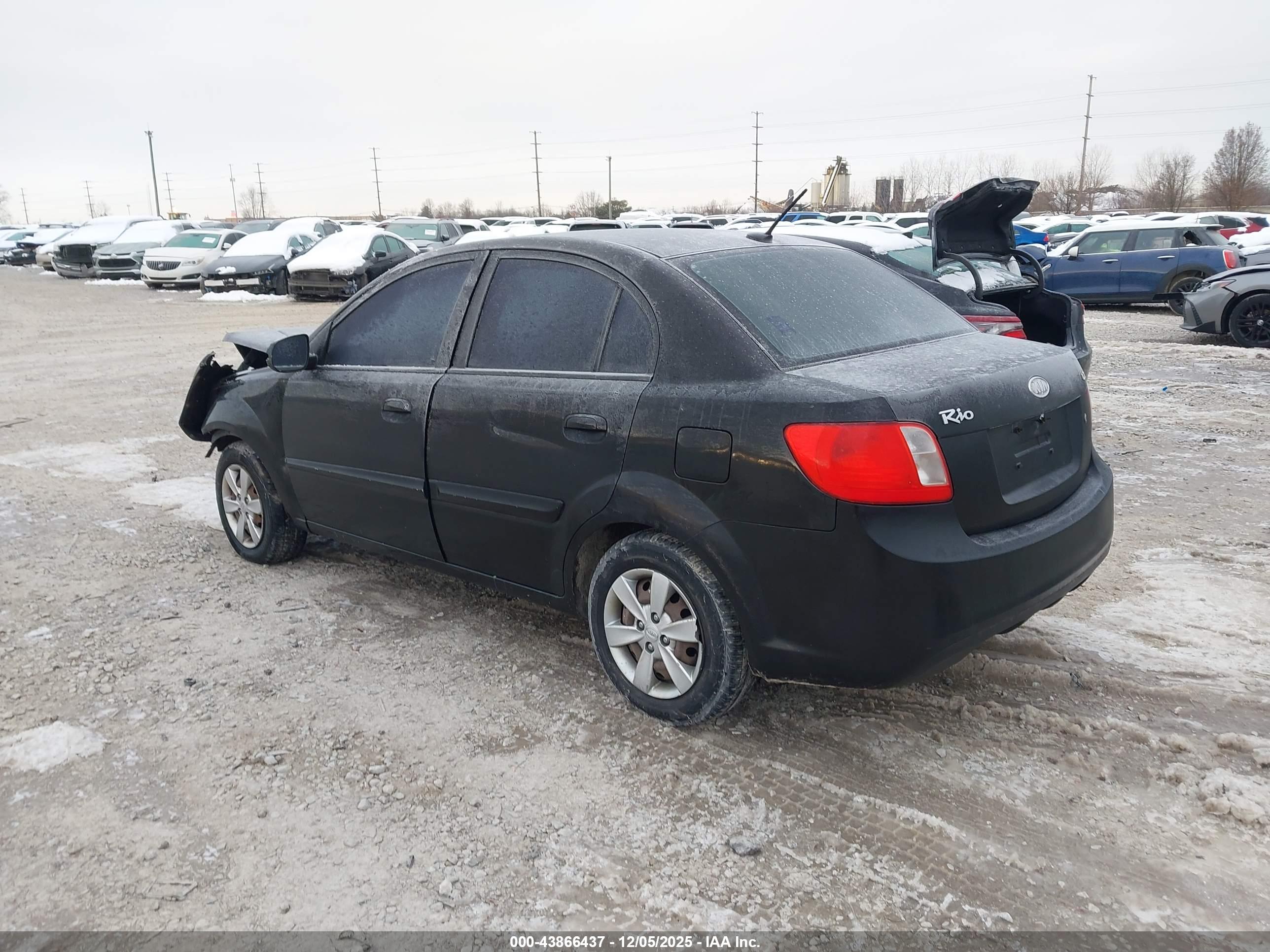 KIA RIO image 3