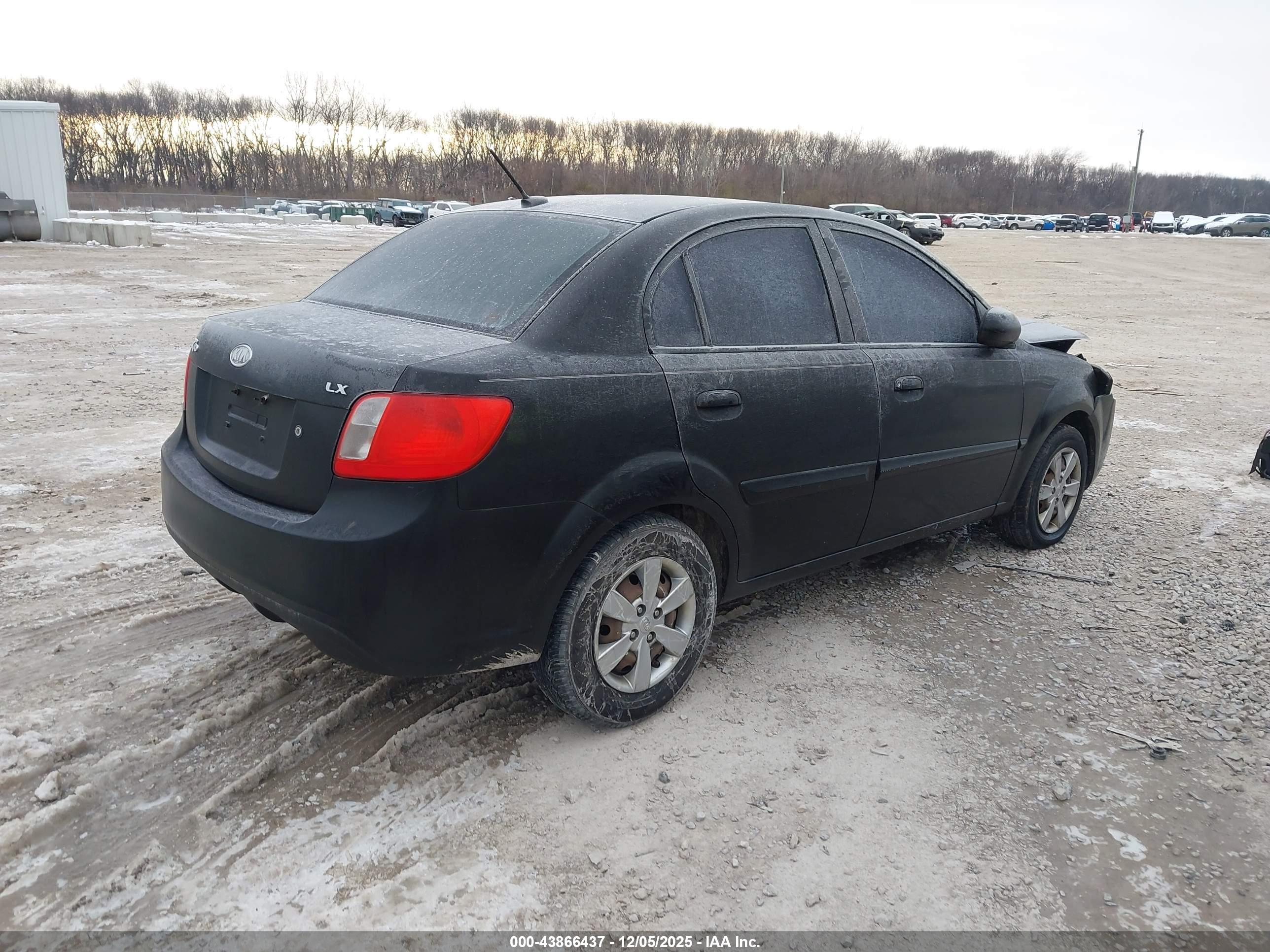 KIA RIO image 4
