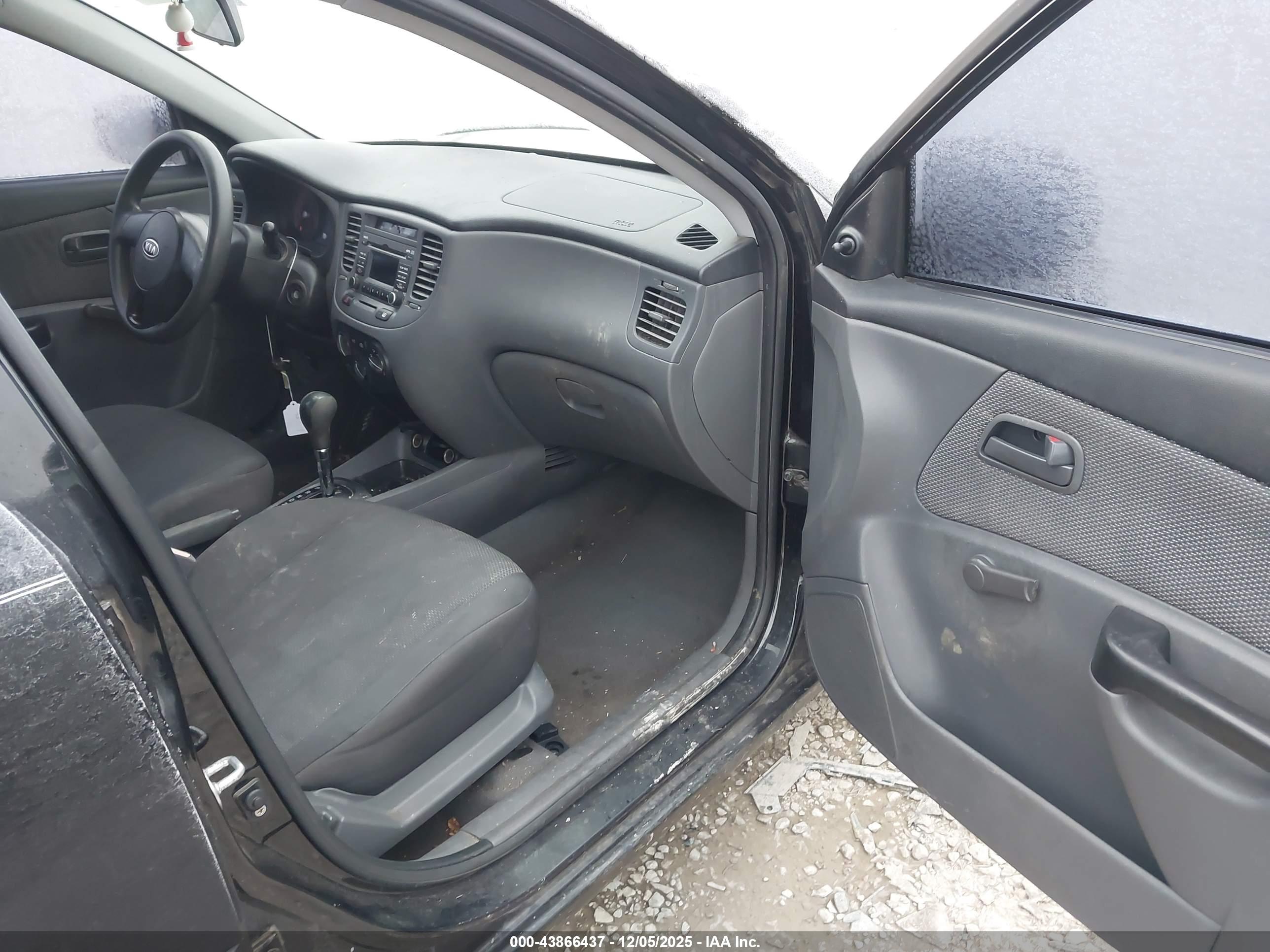 KIA RIO image 5