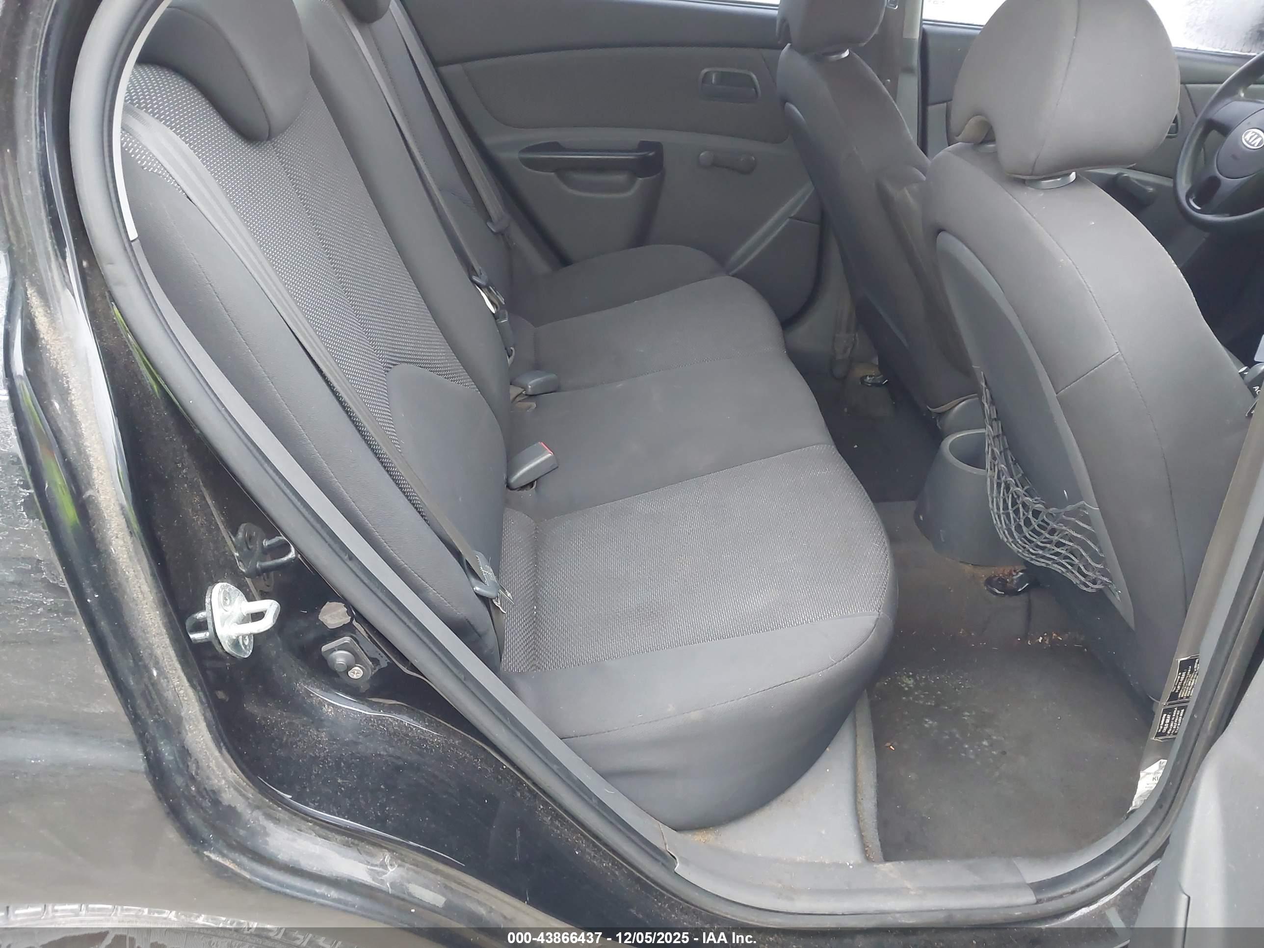 KIA RIO image 8