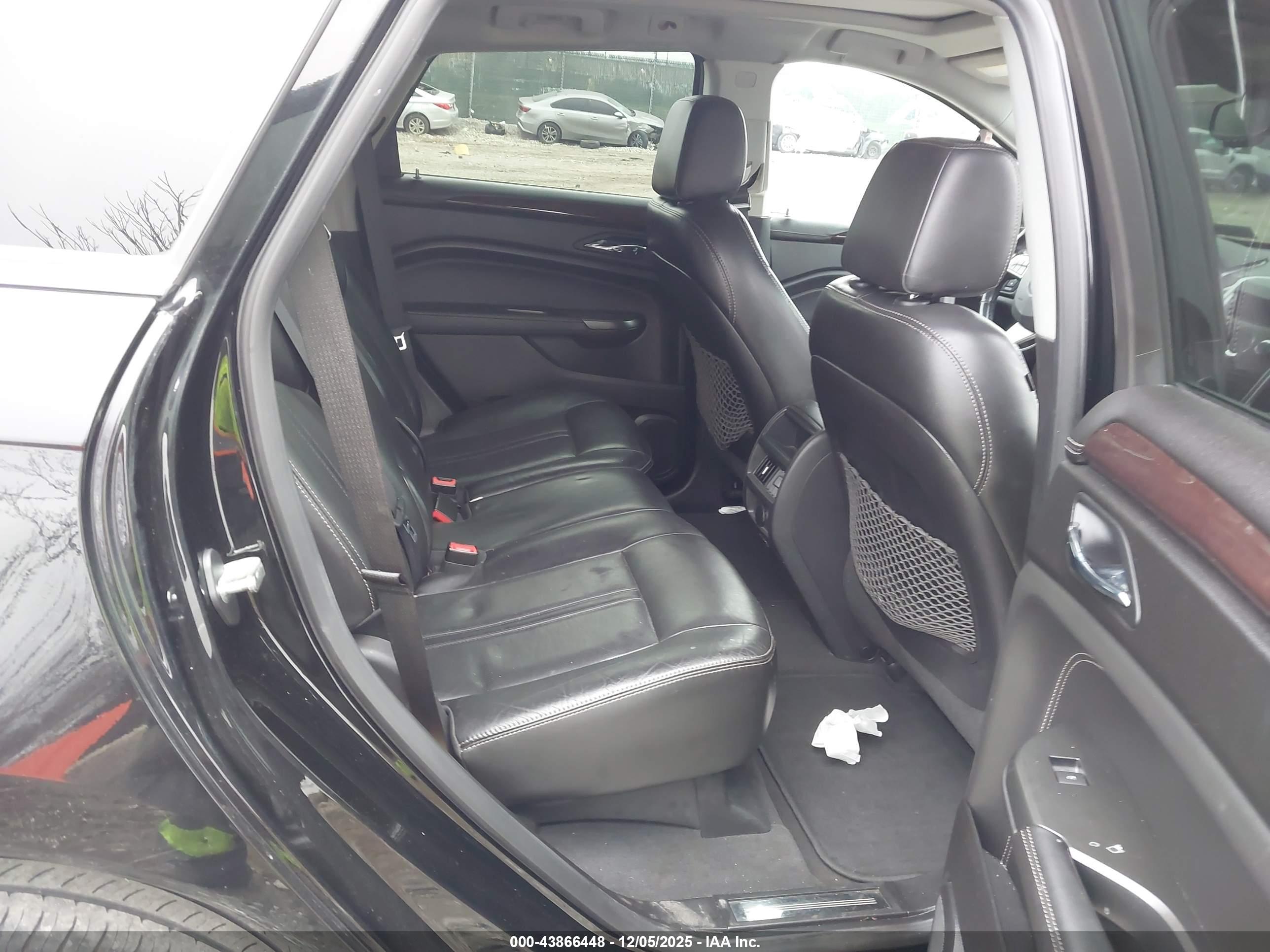 CADILLAC SRX image 8