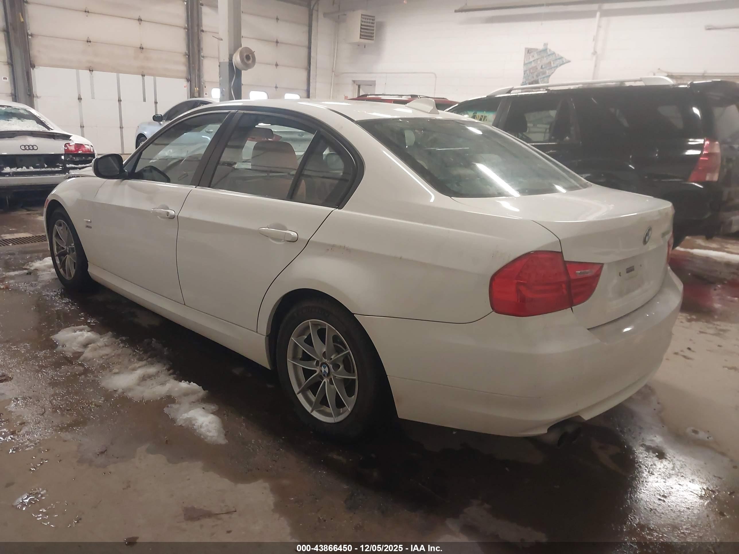 BMW 328I image 3