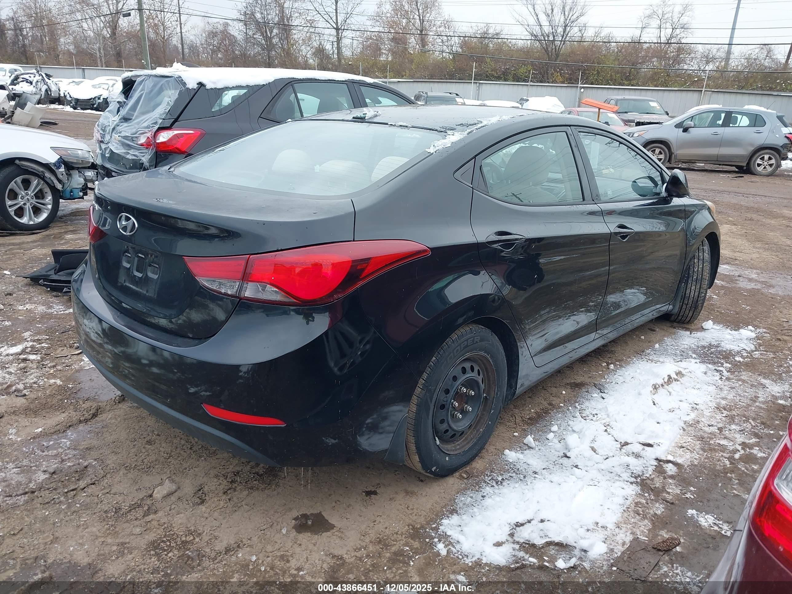 HYUNDAI ELANTRA image 4