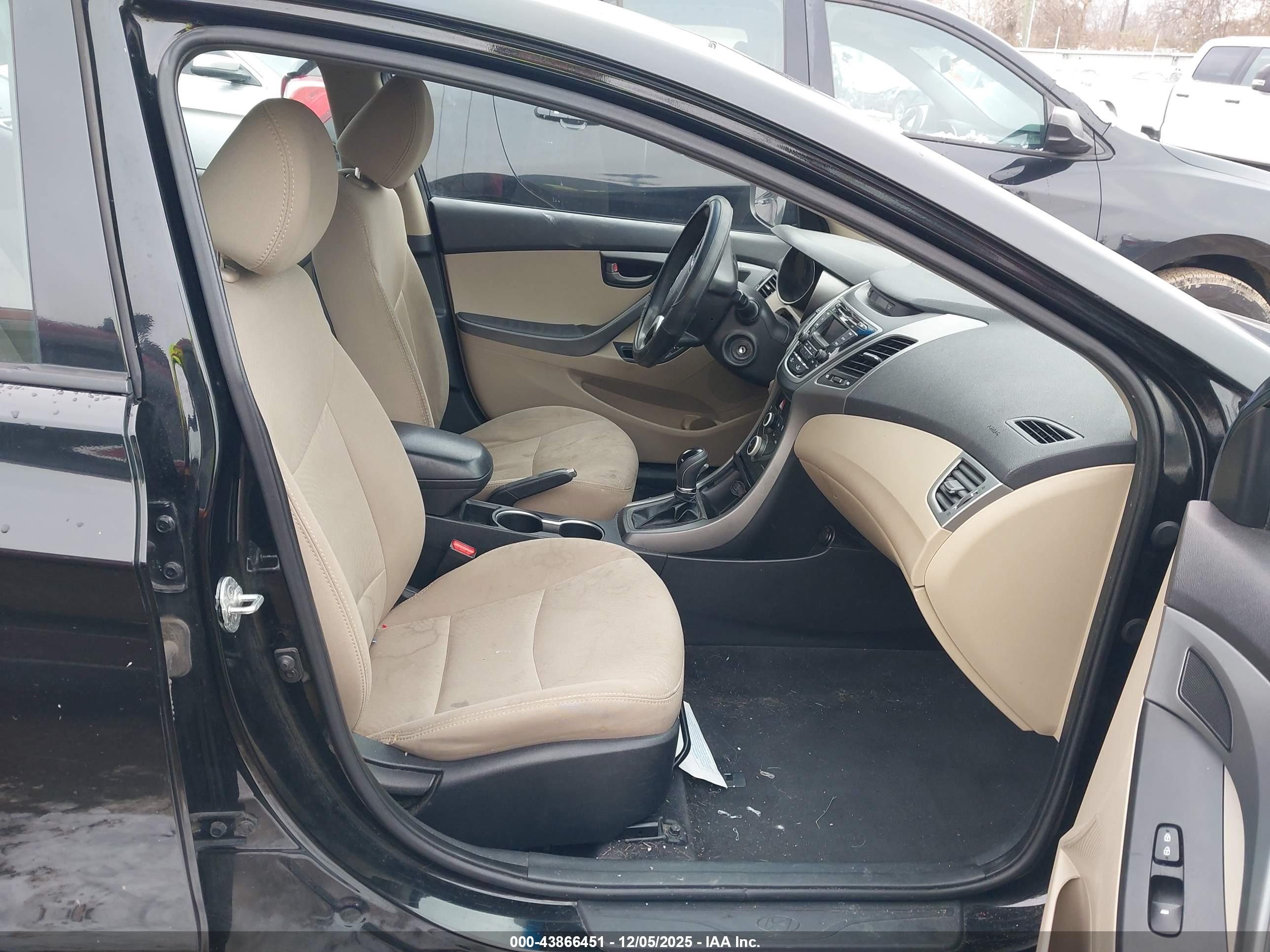 HYUNDAI ELANTRA image 5