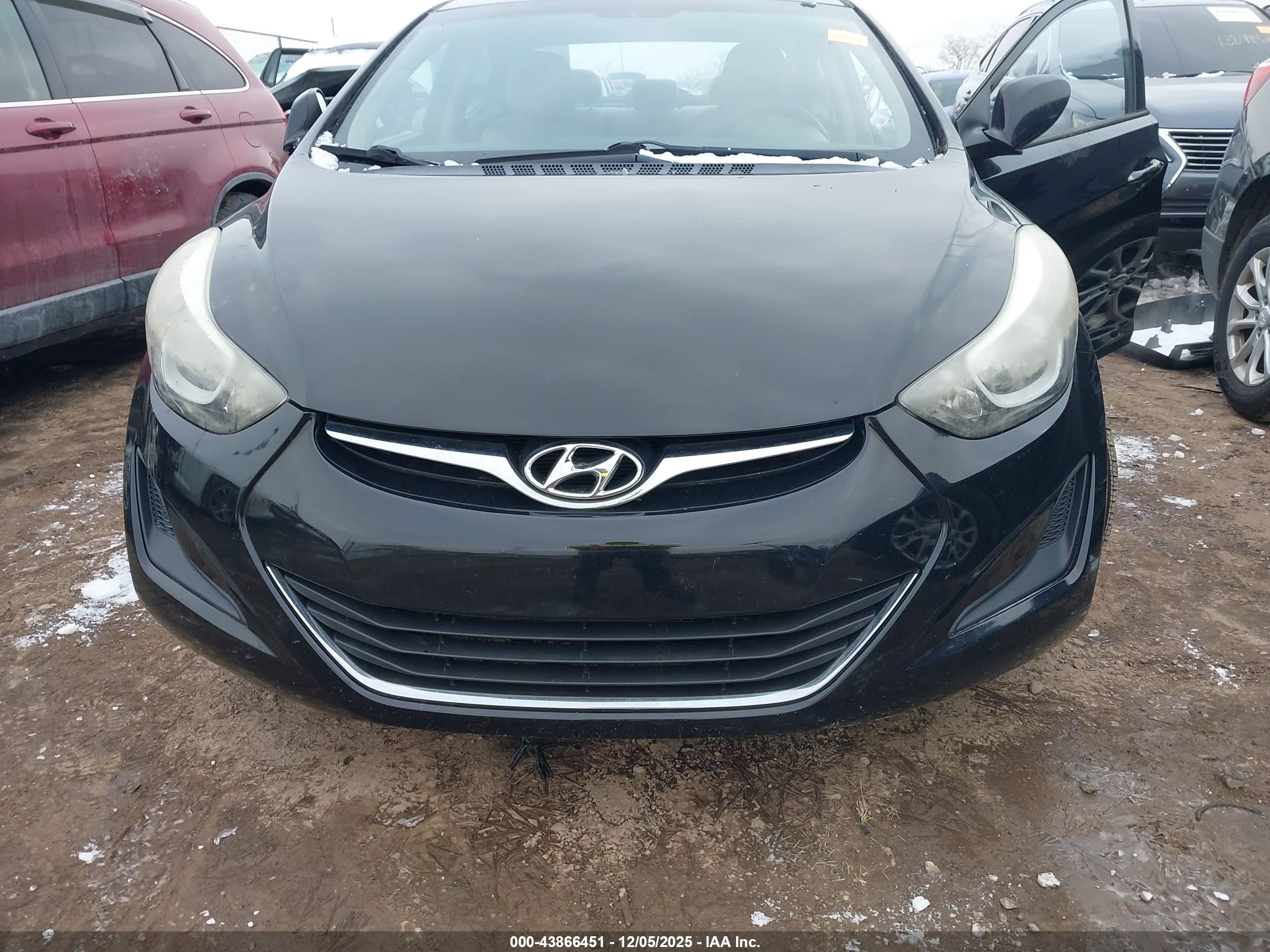 HYUNDAI ELANTRA image 6