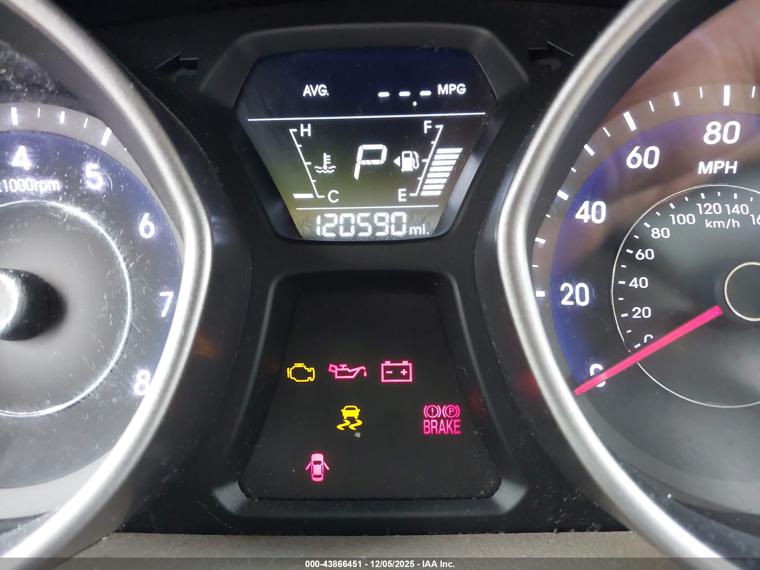 HYUNDAI ELANTRA image 7