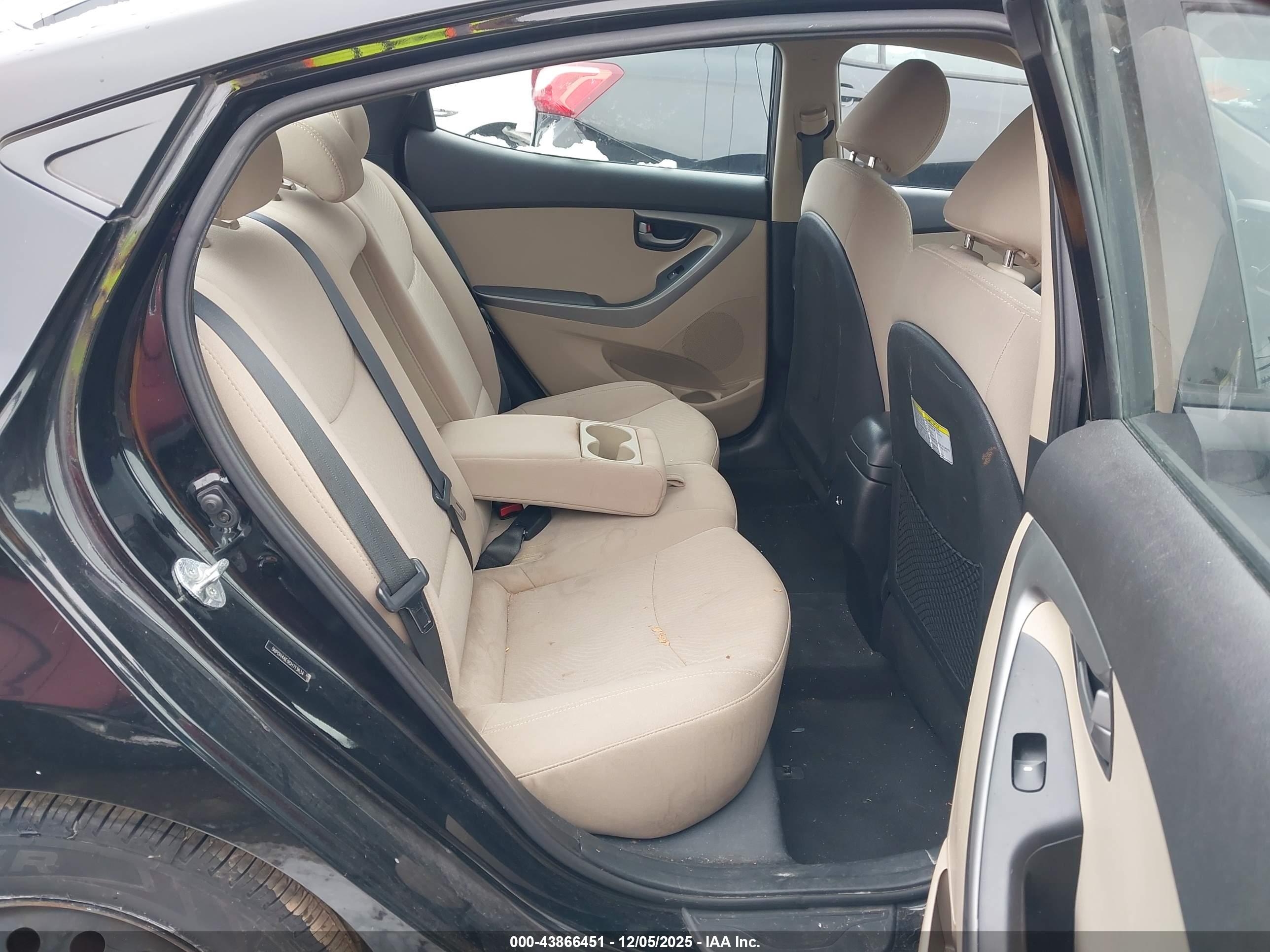 HYUNDAI ELANTRA image 8