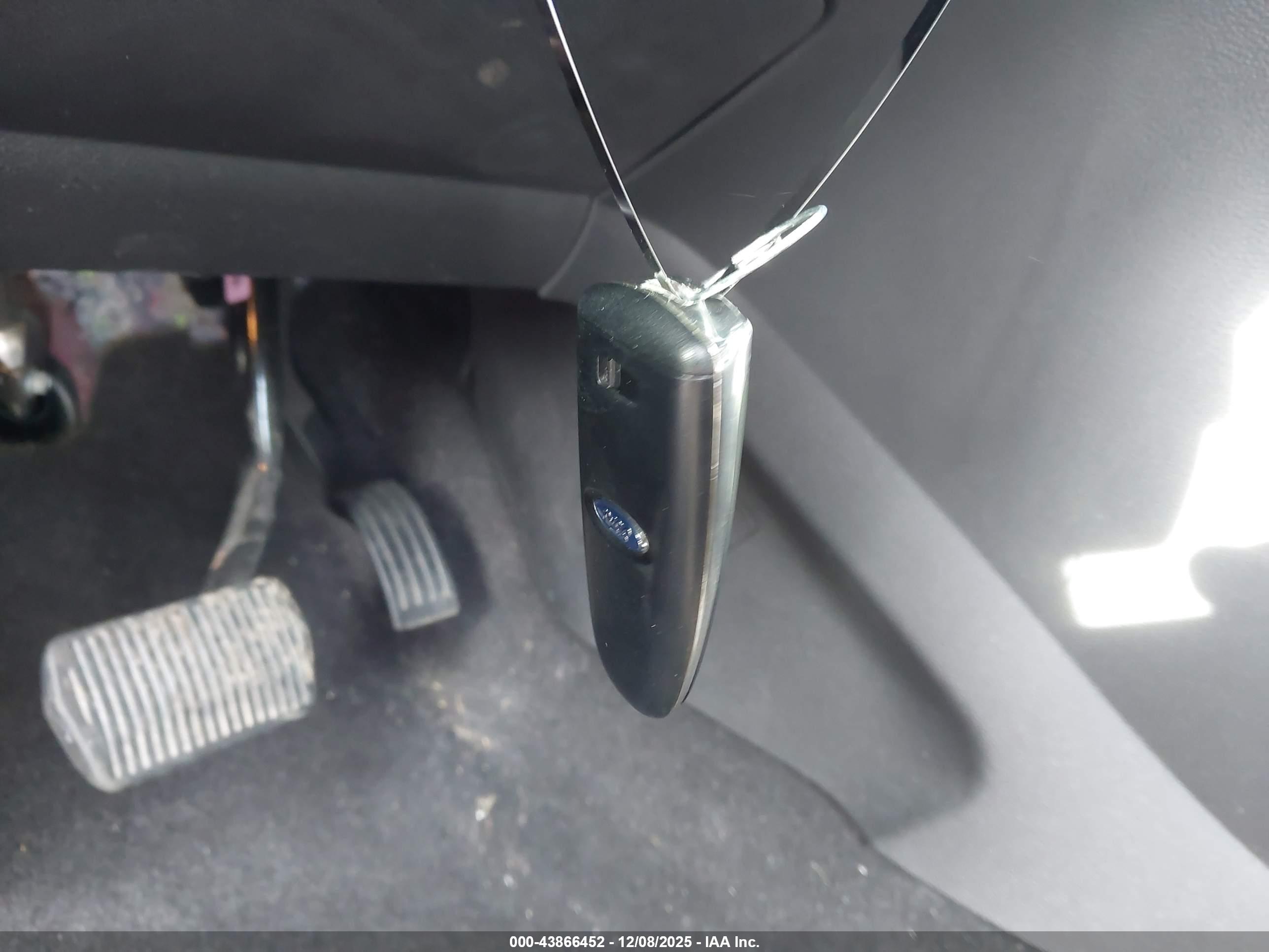 FORD ESCAPE image 11
