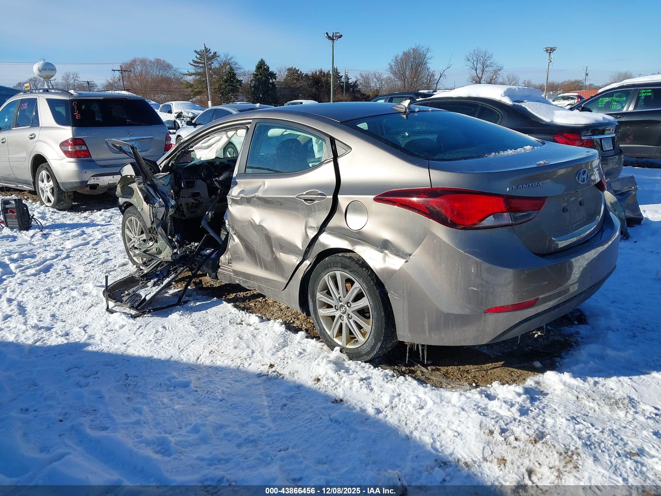HYUNDAI ELANTRA image 3