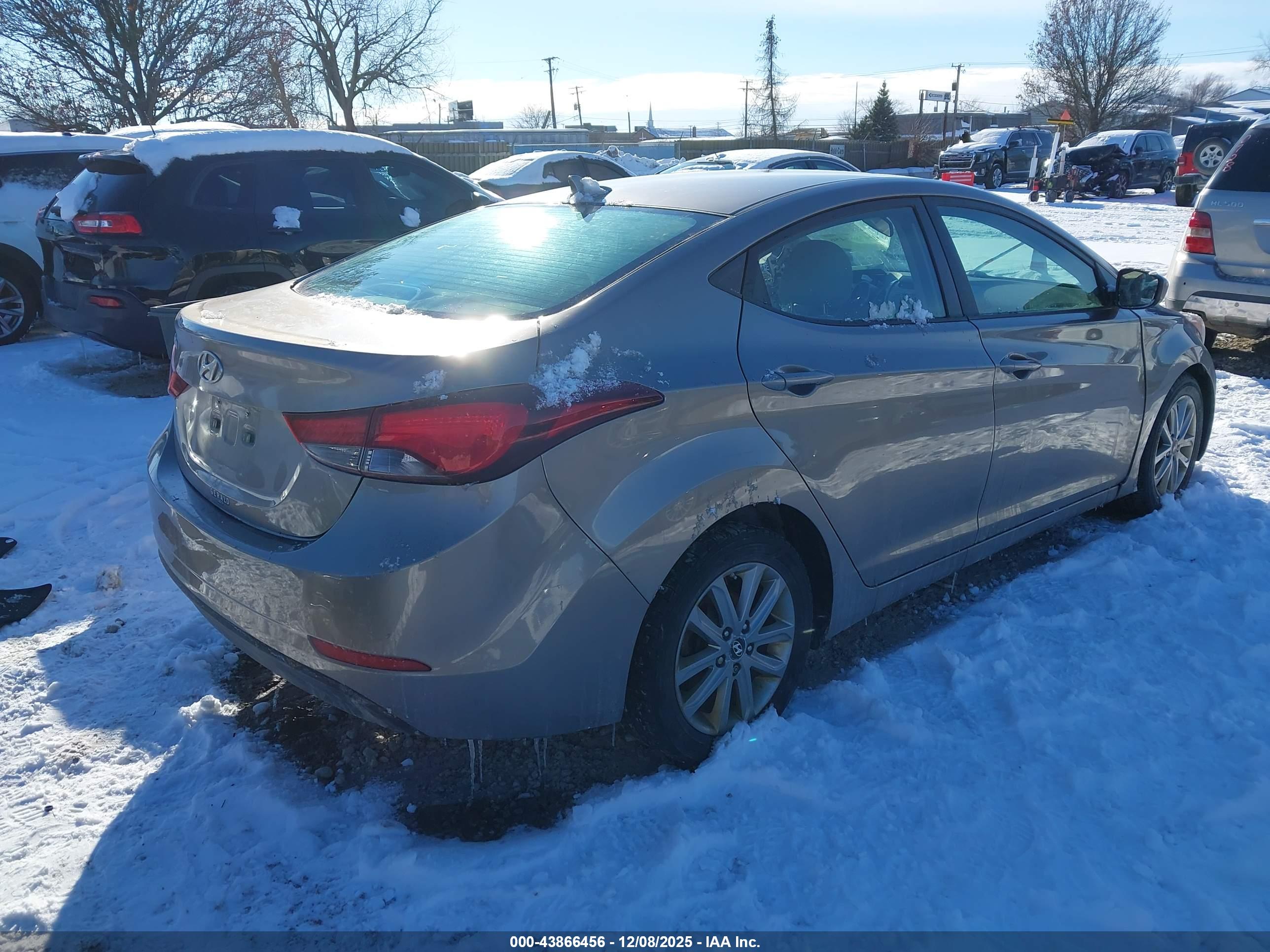 HYUNDAI ELANTRA image 4