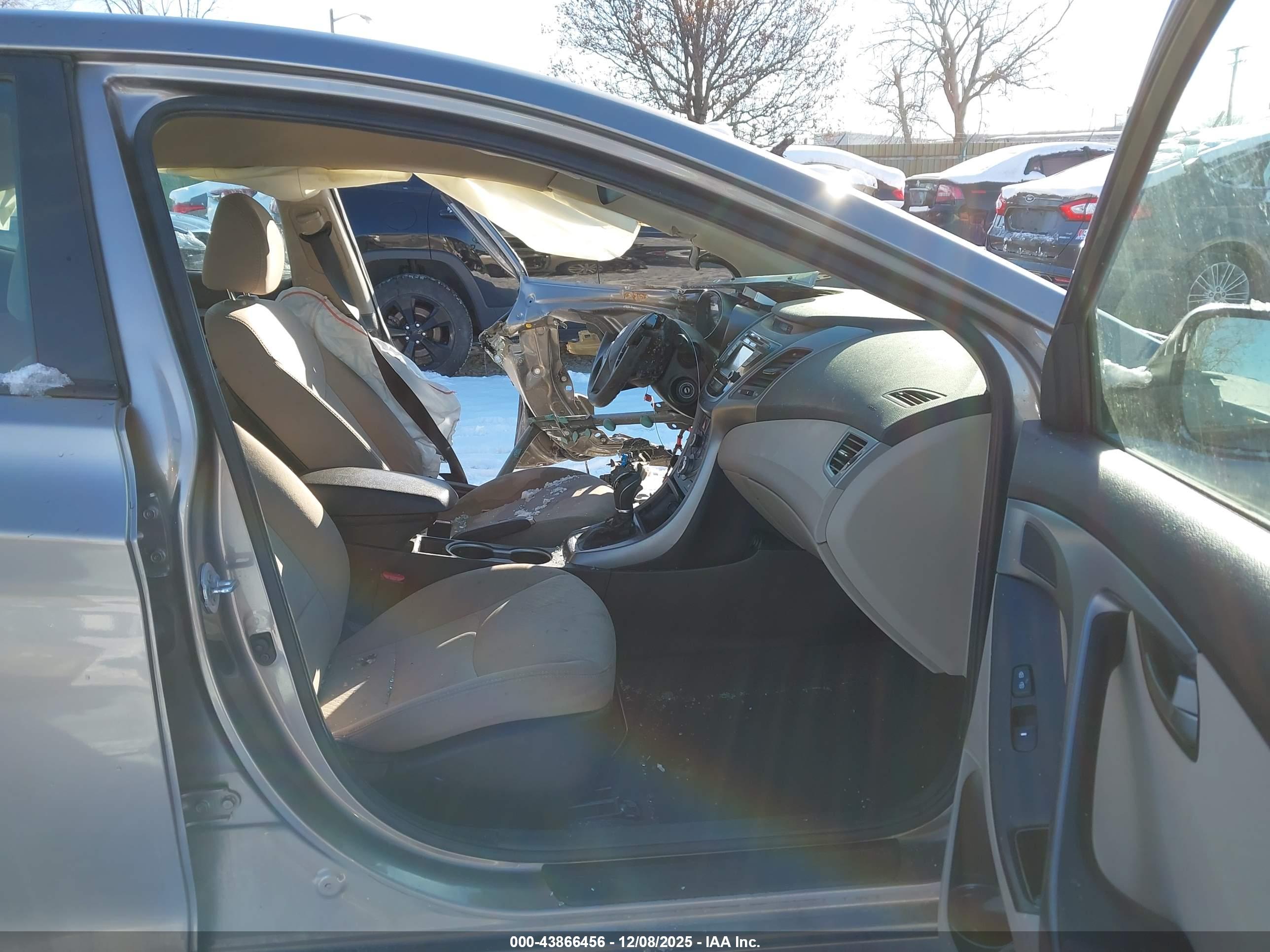 HYUNDAI ELANTRA image 5