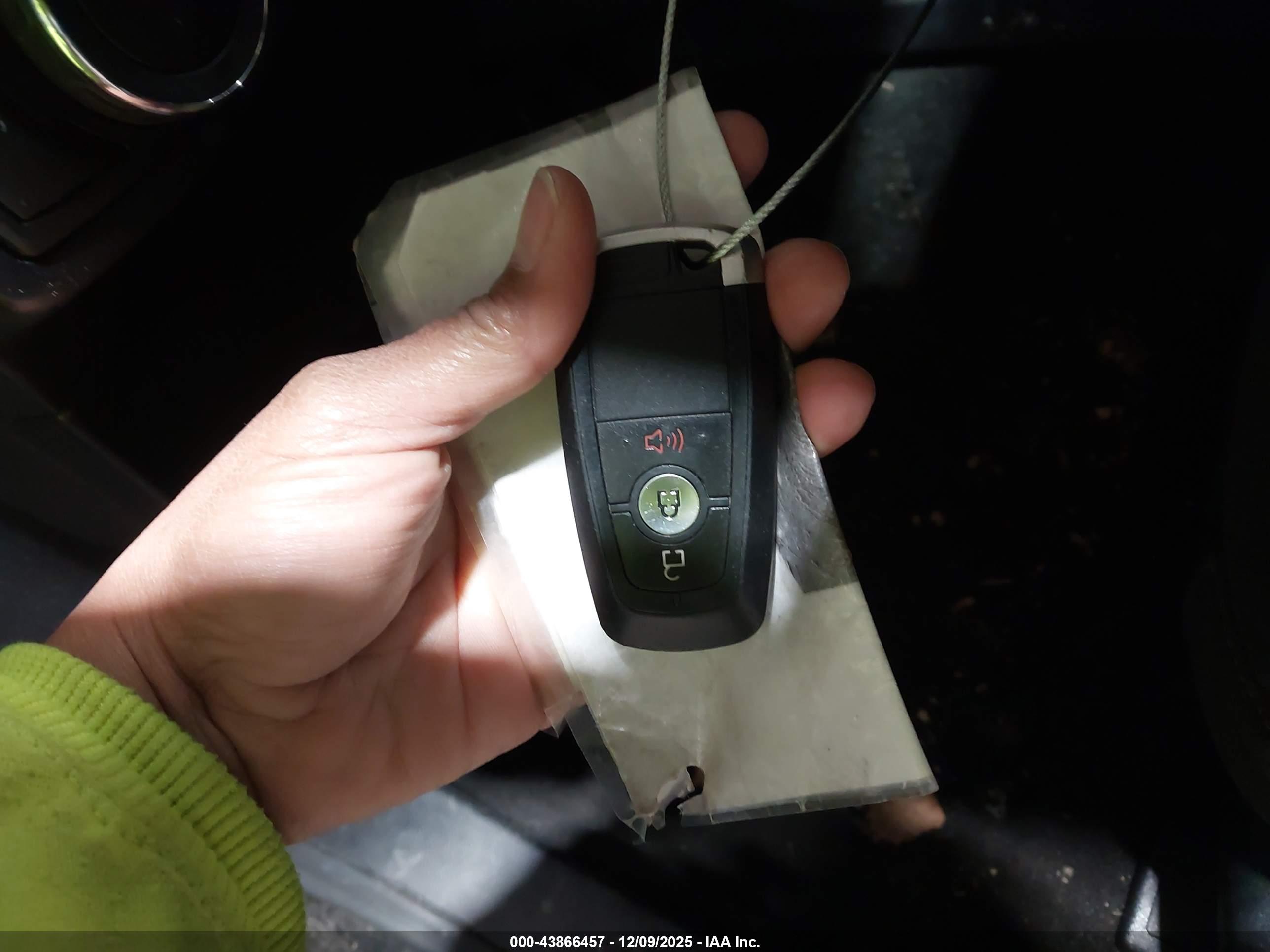 FORD FUSION image 11